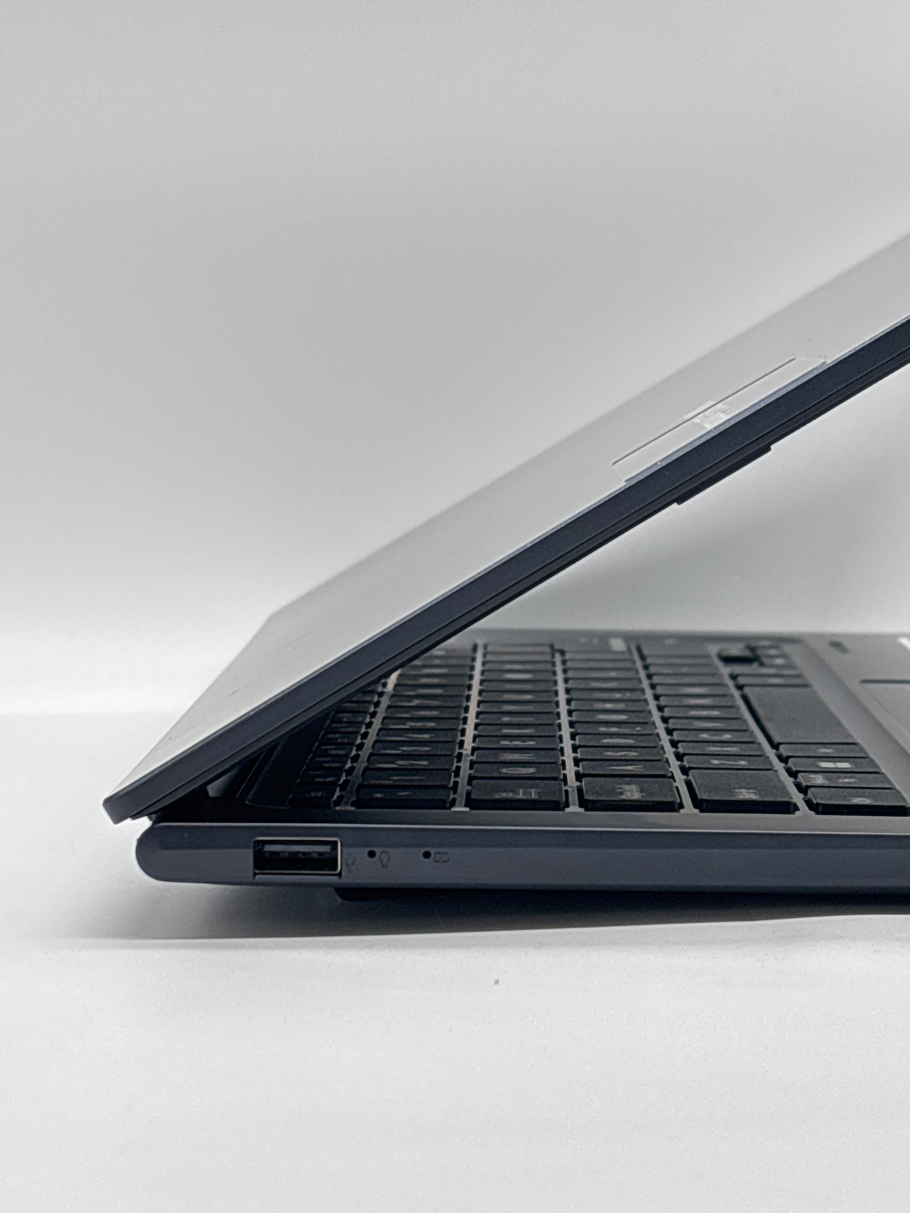 ASUS Vivobook X1404Z Intel Core i3-1215U Win 11 8GB RAM 128 SSD Blue Used