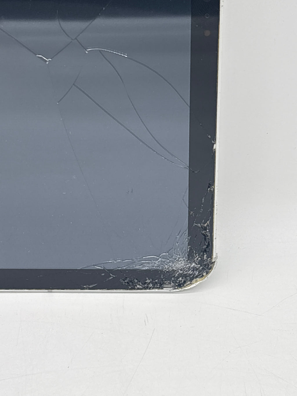 Apple iPad 10th Gen A2757 64GB Silver - Cracked Screen, Fingerprint Scanner not working