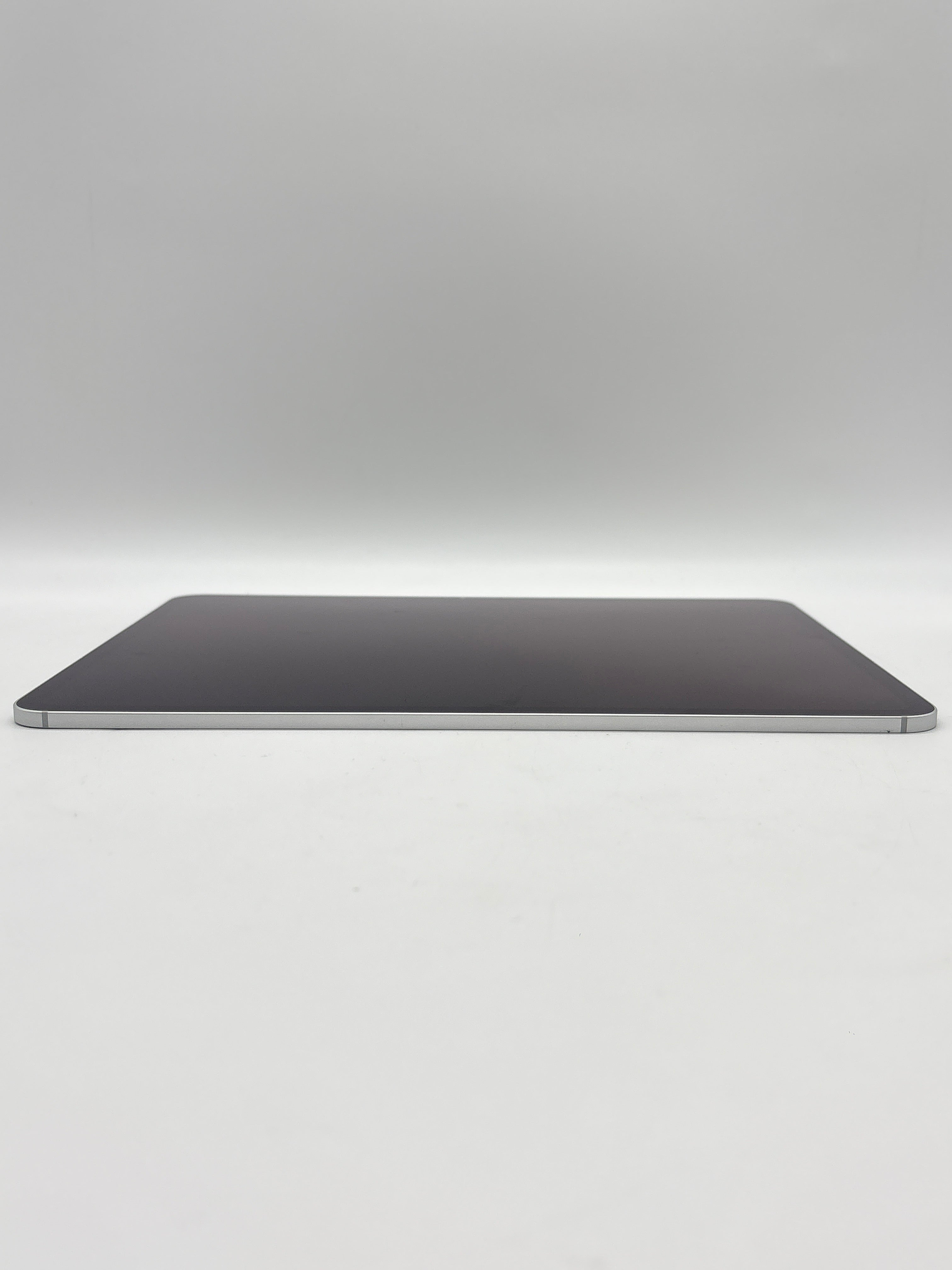 Apple iPad Pro 13" M5 ME7X4LL/A 256GB Silver Wi-Fi + 5G - Unlocked (Cycle Count 2)