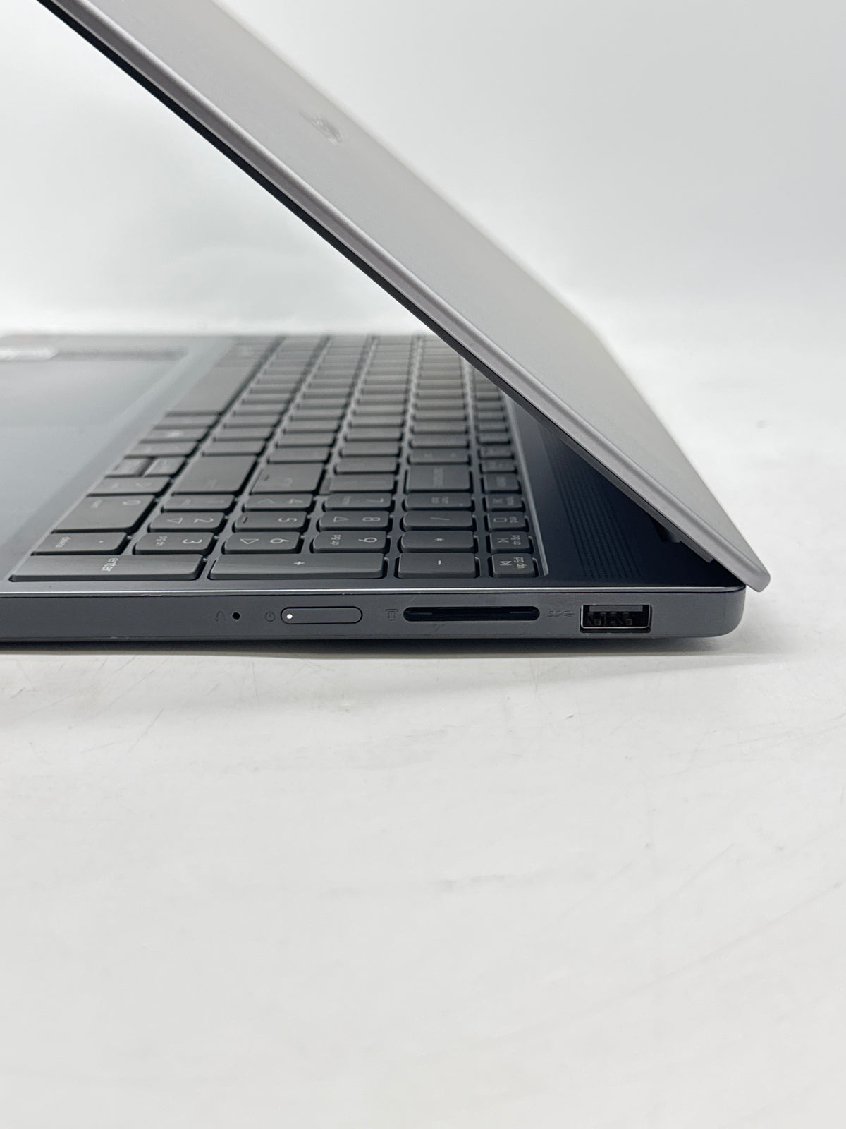 Lenovo IdeaPad Slim 3X Snapdragon X X1-26-100 16GB RAM 256GB SSD - Used