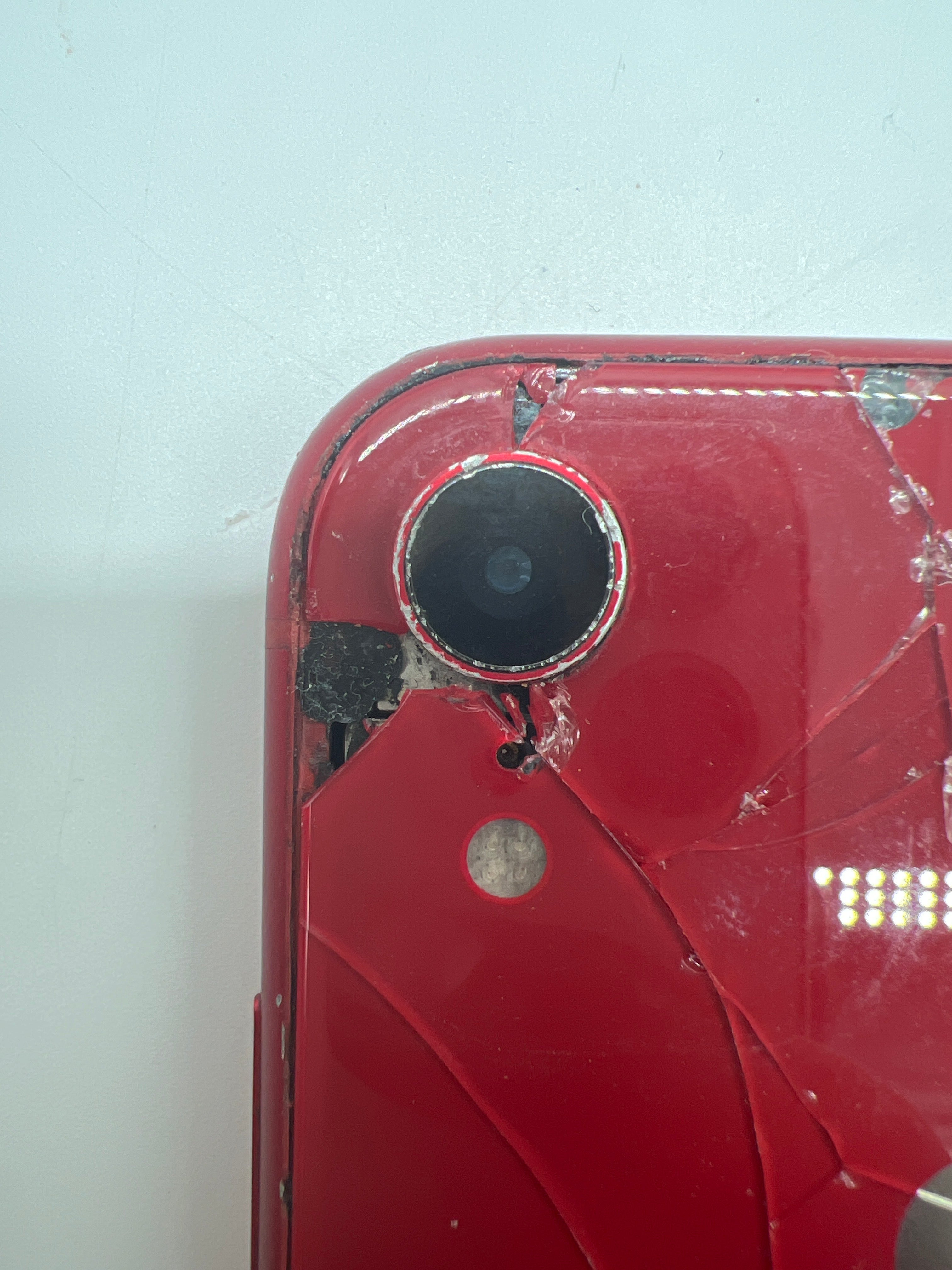 Apple iPhone XR 6.1 inch 128GB For Parts (Broken back)