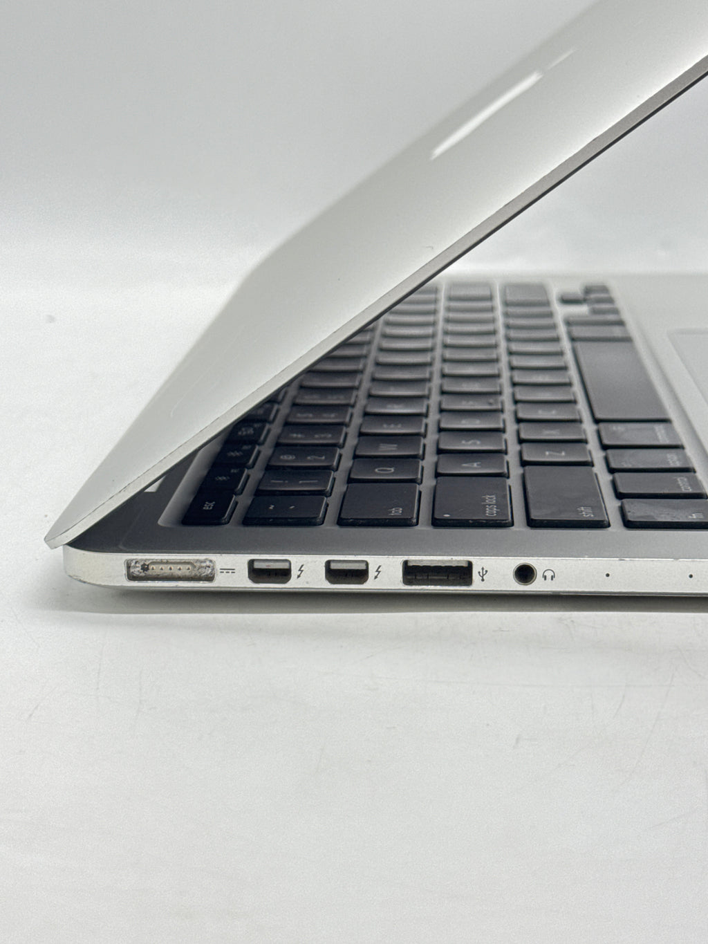 Apple MacBook Pro 13in Retina 2015 Core i5 5257U 8GB RAM 128GB Read