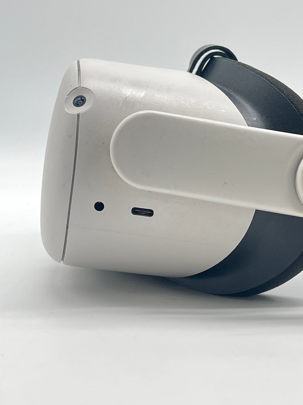 Meta Quest 2 Standalone VR Headset - For Parts (READ)