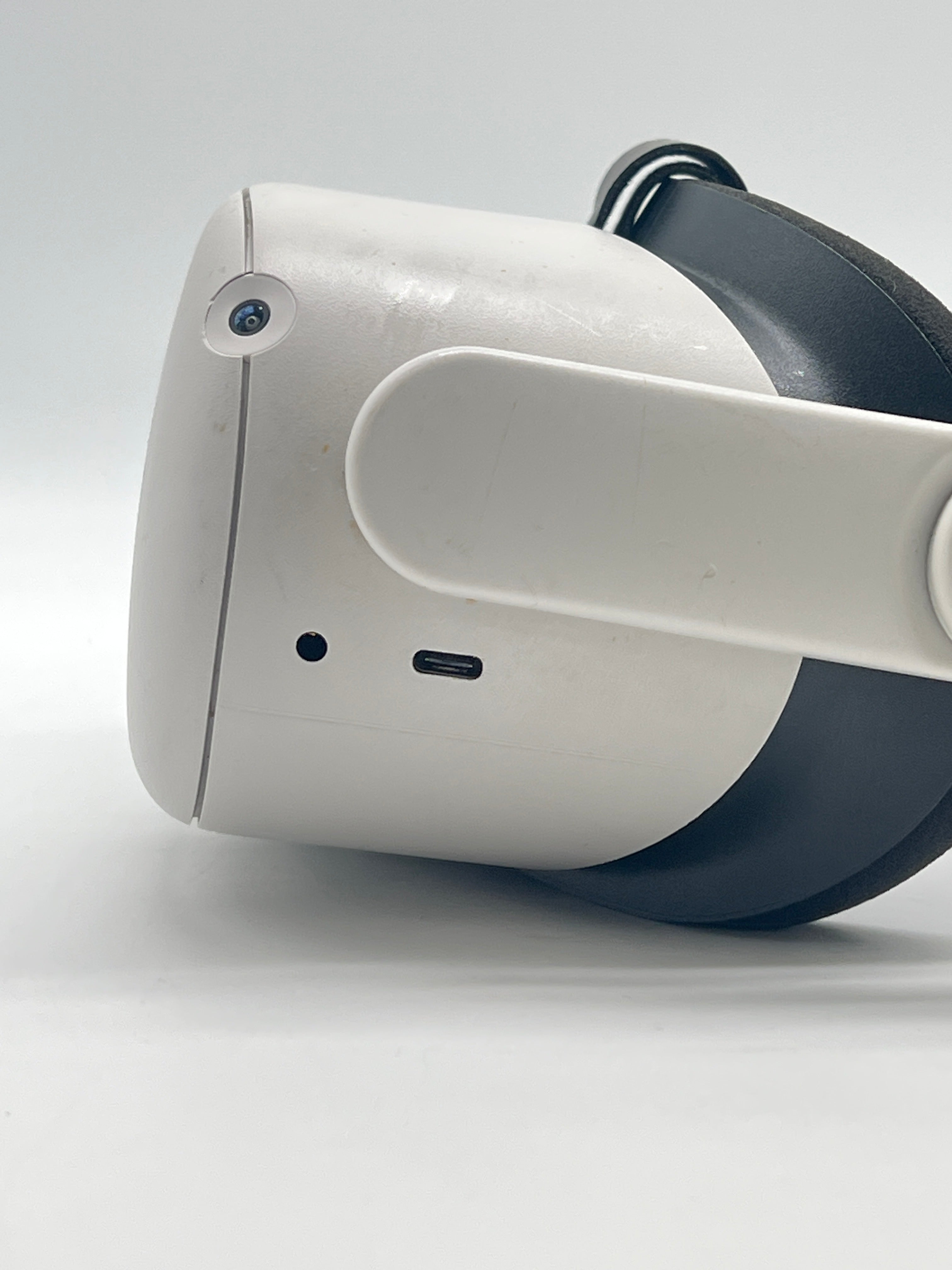 Meta Quest 2 Standalone VR Headset - For Parts (READ)