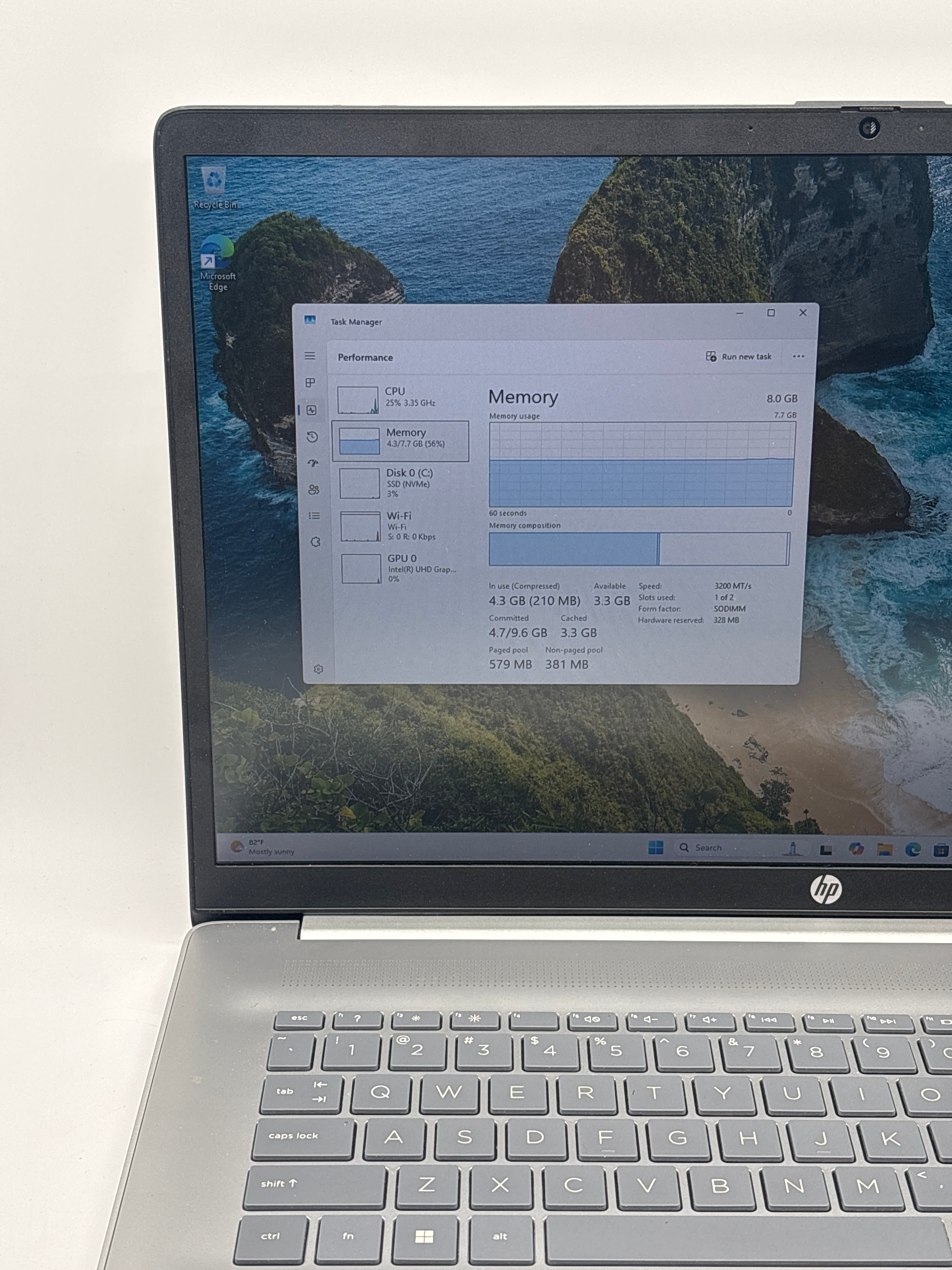 HP 17-cn2083dx i3-1215U 8GB RAM 256 GB SSD