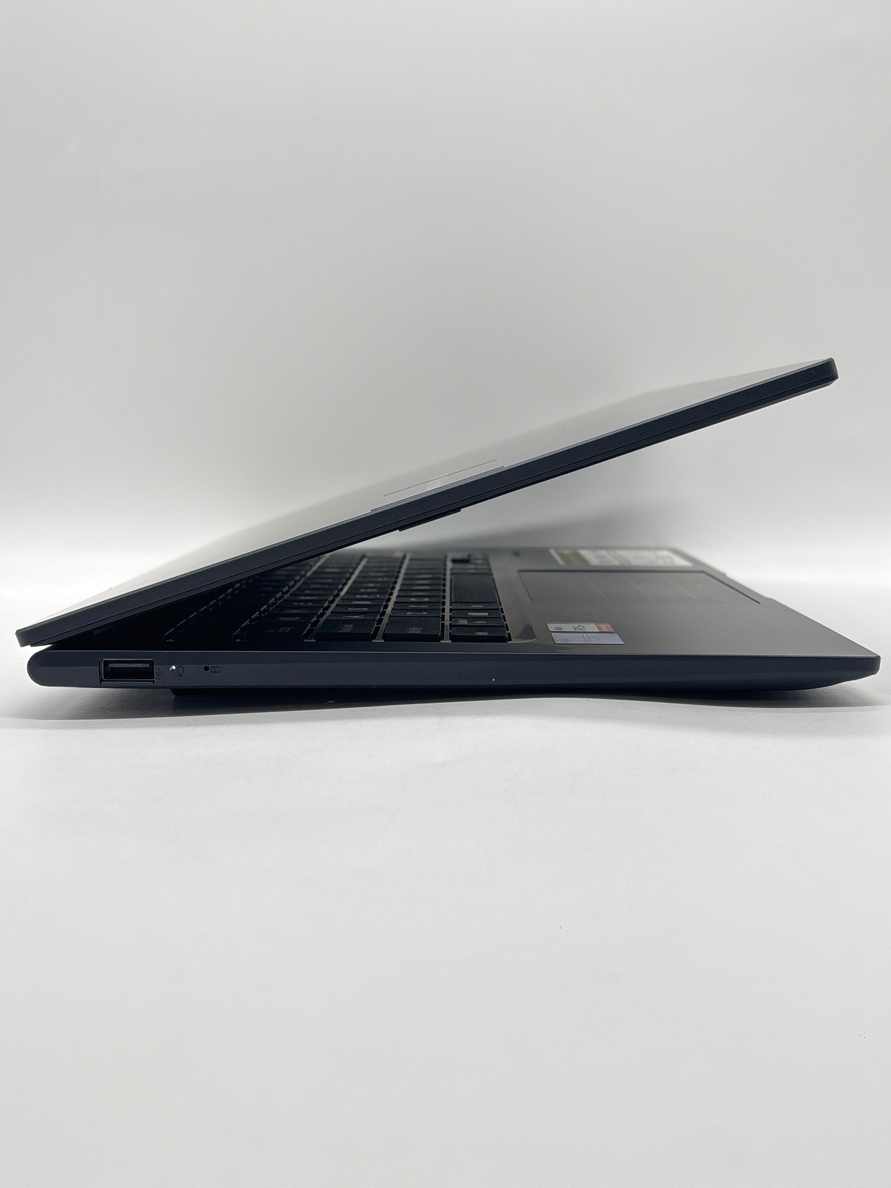 Asus Vivobook X1404VA i7-1355U 12GB RAM 512GB SSD