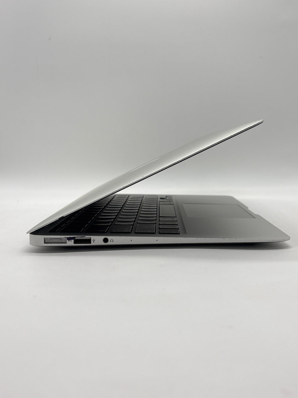 Apple MacBook Air A1465 i5 4GB RAM 128GB SSD - For Parts (Firmware Locked)