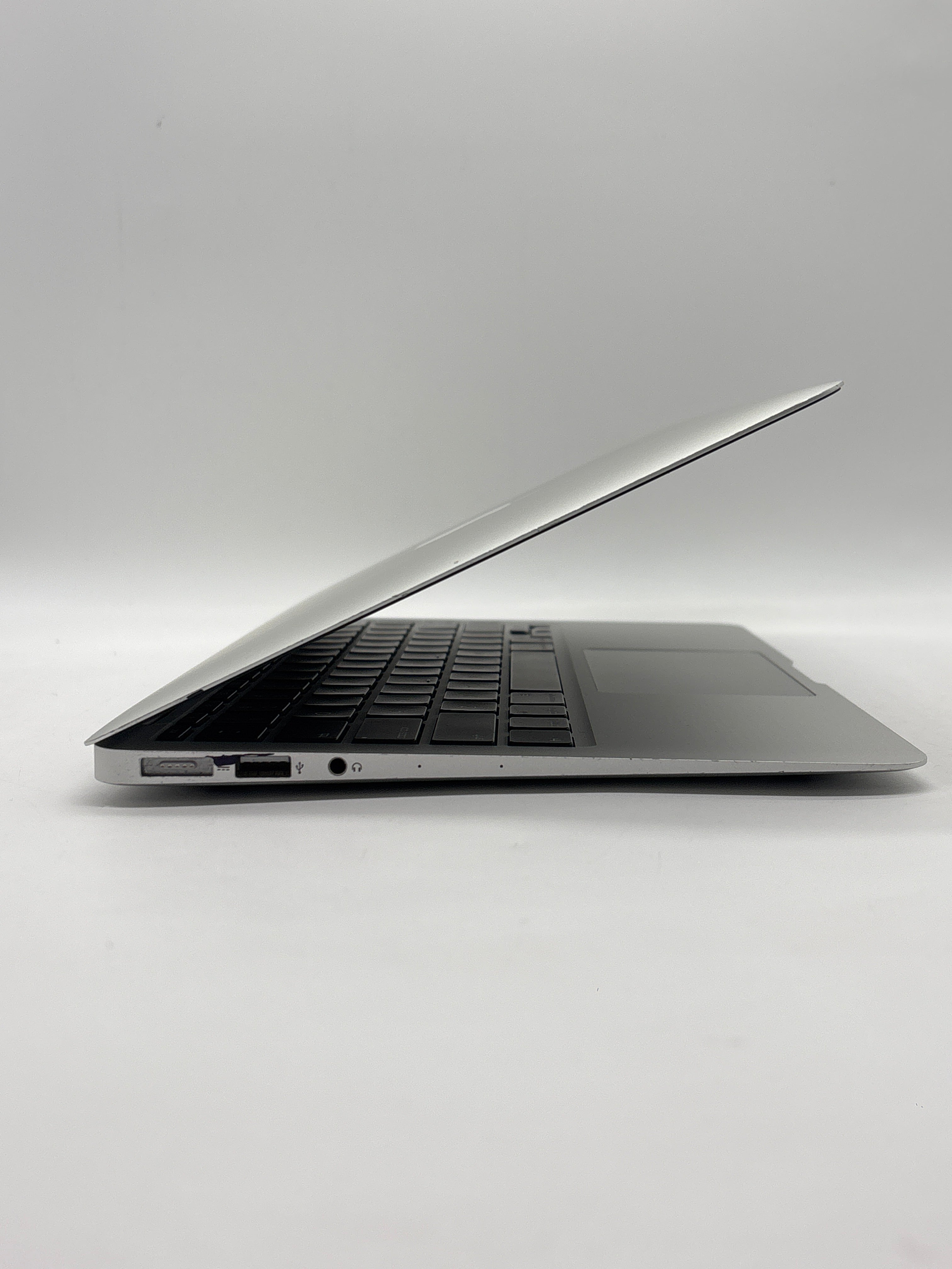 Apple MacBook Air A1465 i5 4GB RAM 128GB SSD - For Parts (Firmware Locked)
