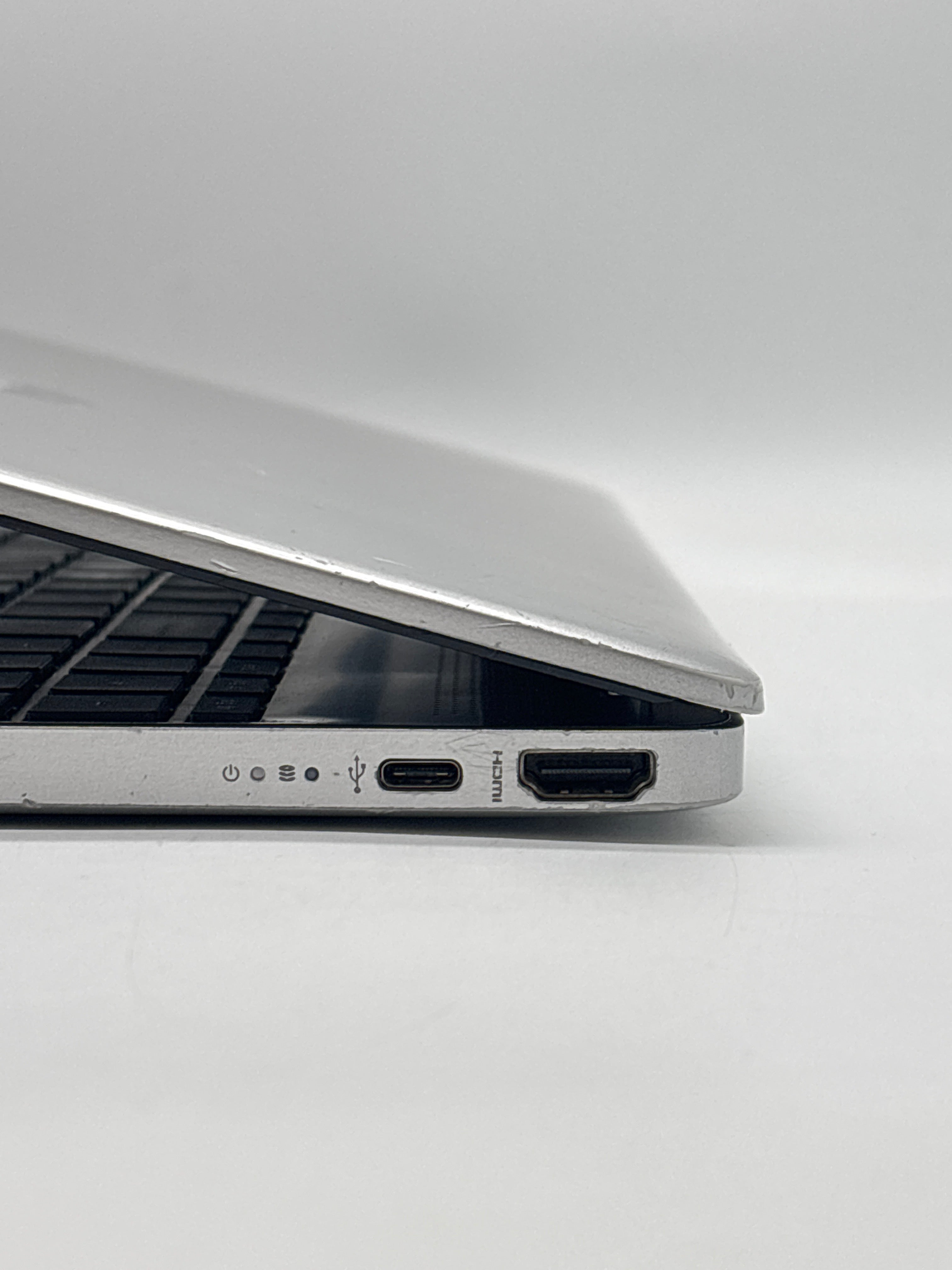 HP 15-dy1051wm i5-1035G1 8GB RAM 256GB SSD - For Parts (Small Cracks on Corners)