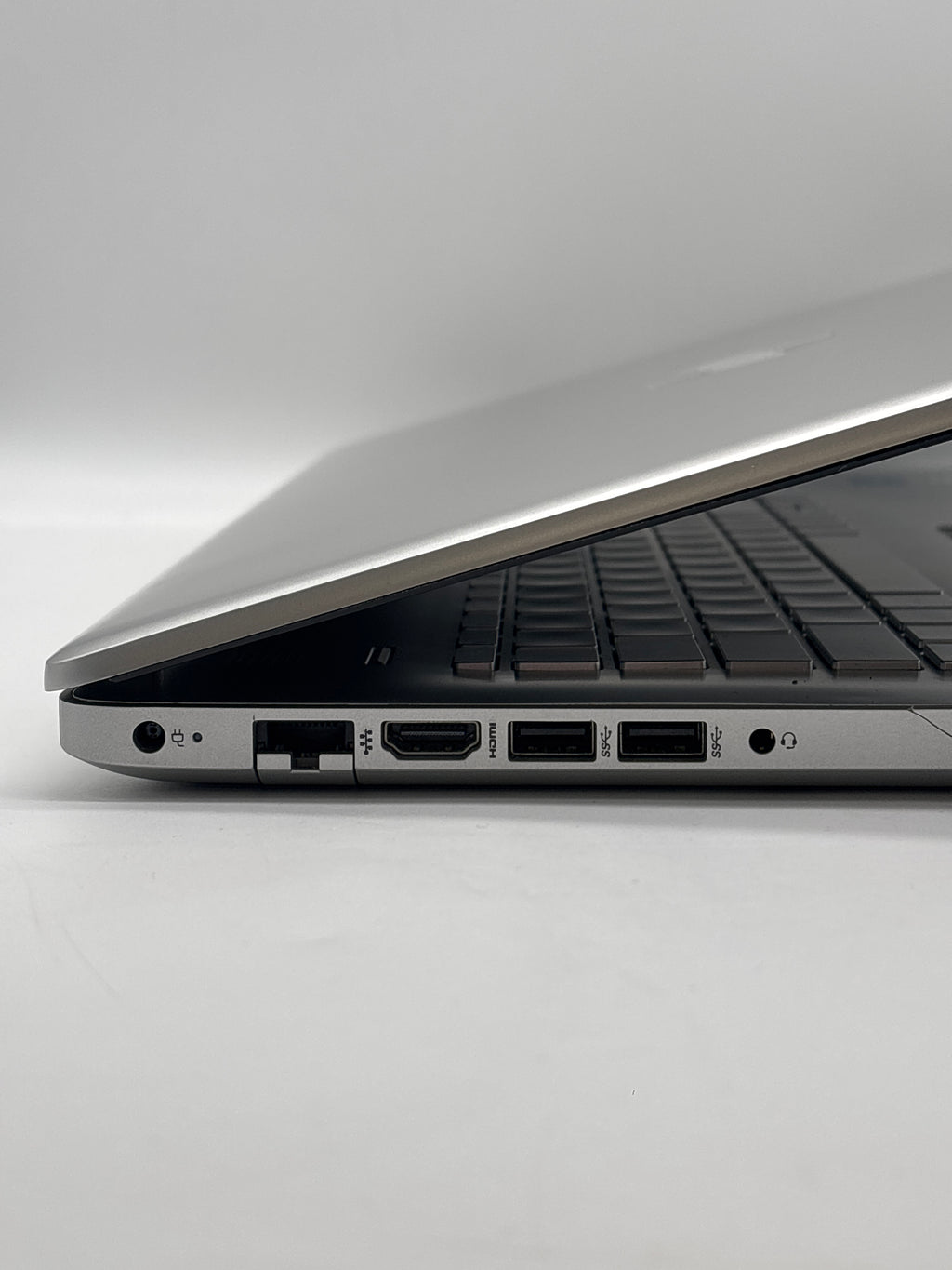 HP 17-by433dx i5-1135G7 8GB RAM 256GB SSD - For Parts (Read DESC)