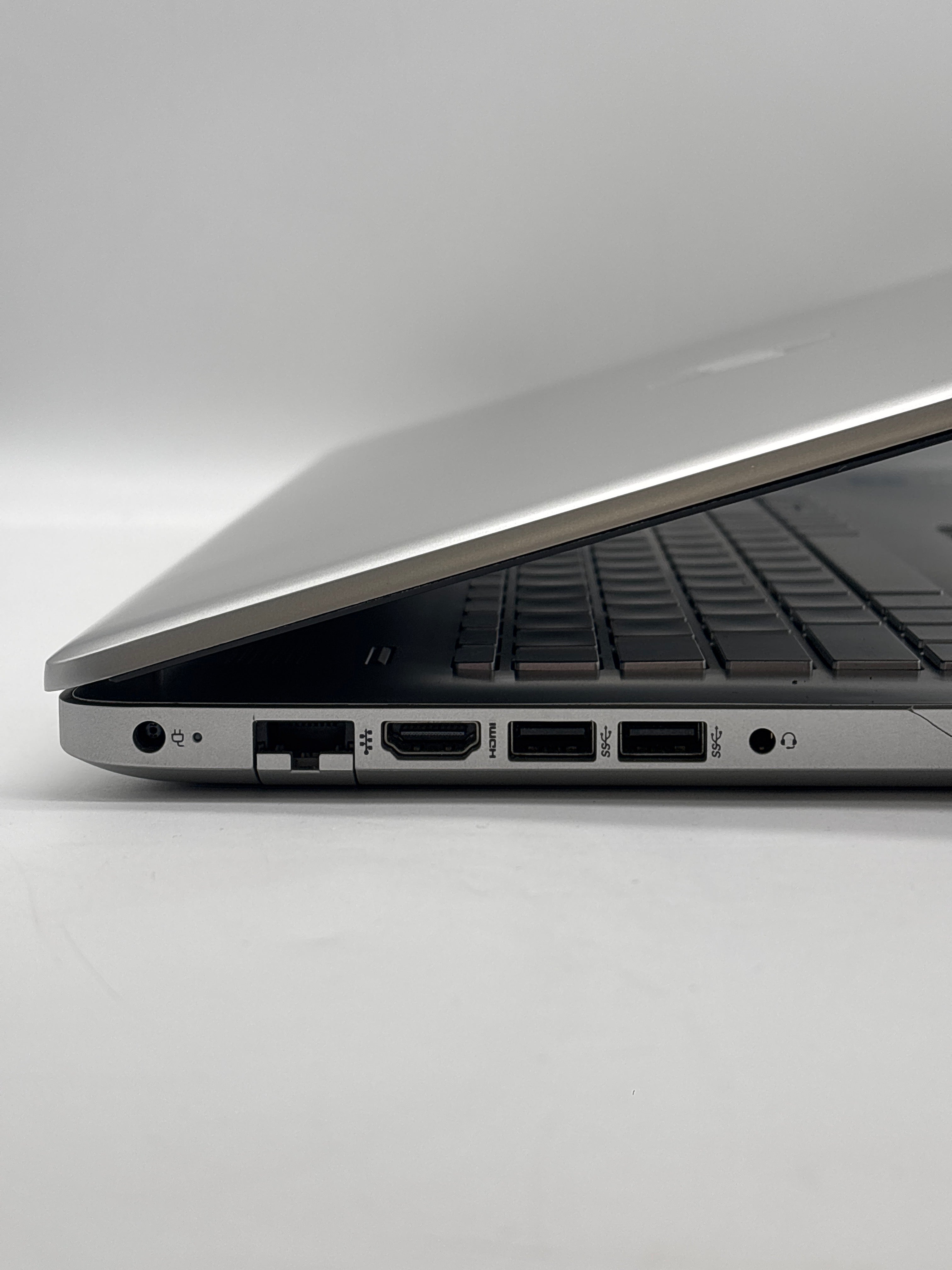 HP 17-by433dx i5-1135G7 8GB RAM 256GB SSD - For Parts (Read DESC)