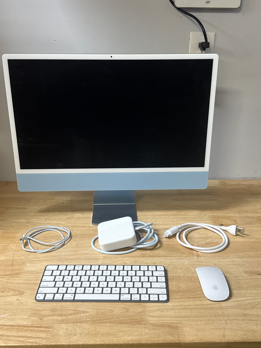 2023 Apple iMac 24" M3 8 Core 4.0GHz 8GB RAM 256GB SSD Blue A2874