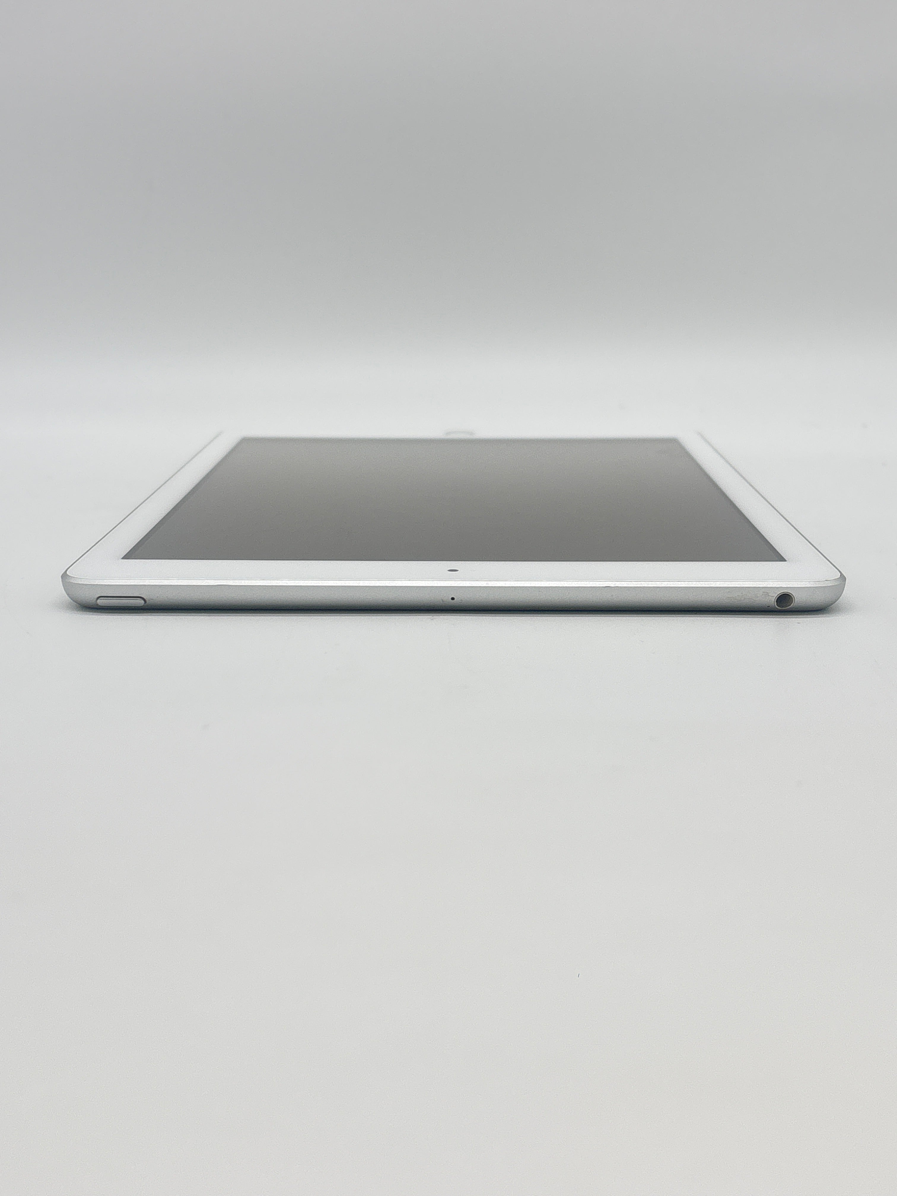 Apple iPad 5th Gen A1822 9.7 in 128 GB Silver Wi-Fi Unlocked Used