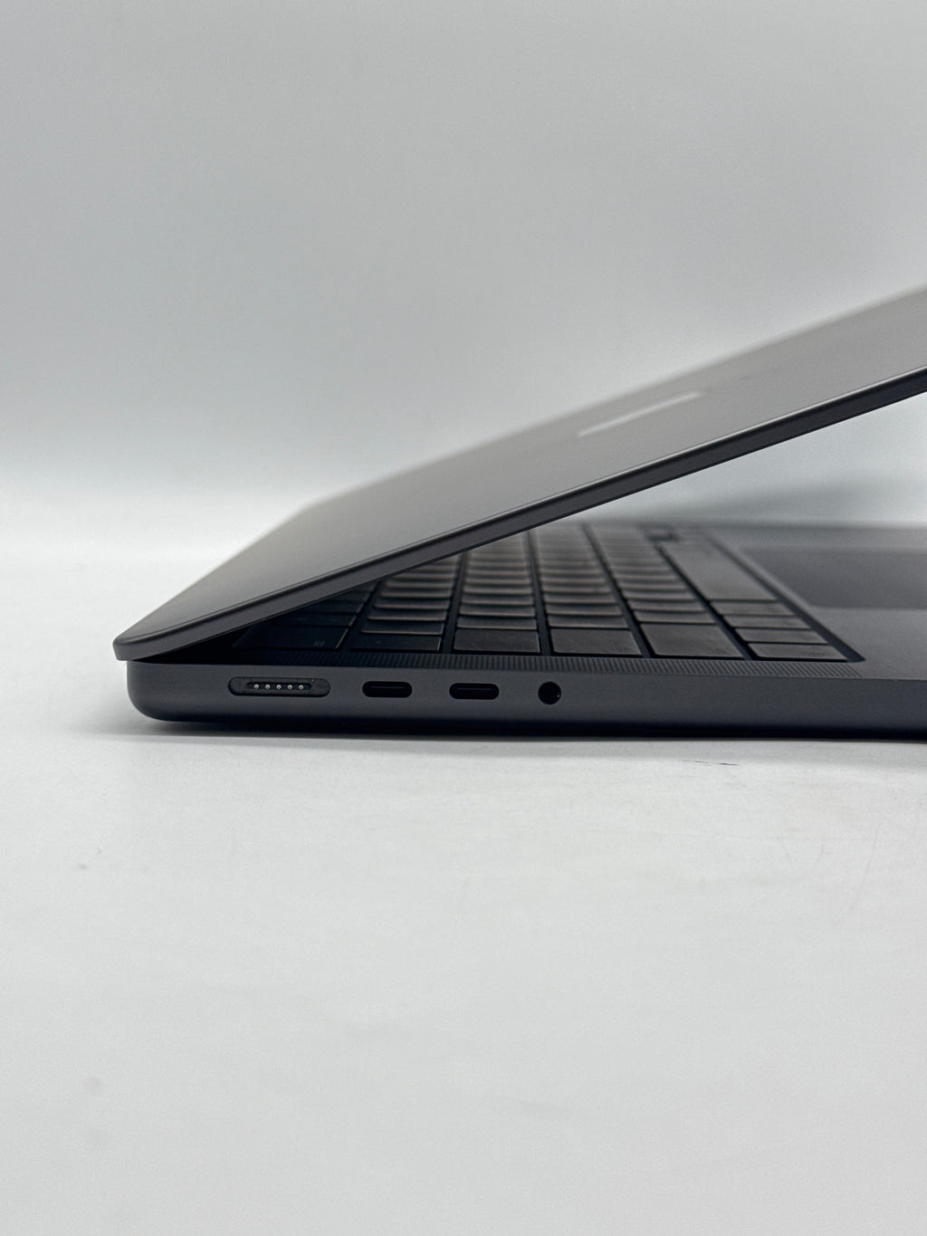 Apple MacBook Pro 14" A3434 Apple M5 16GB RAM 1TB SSD Black - Used