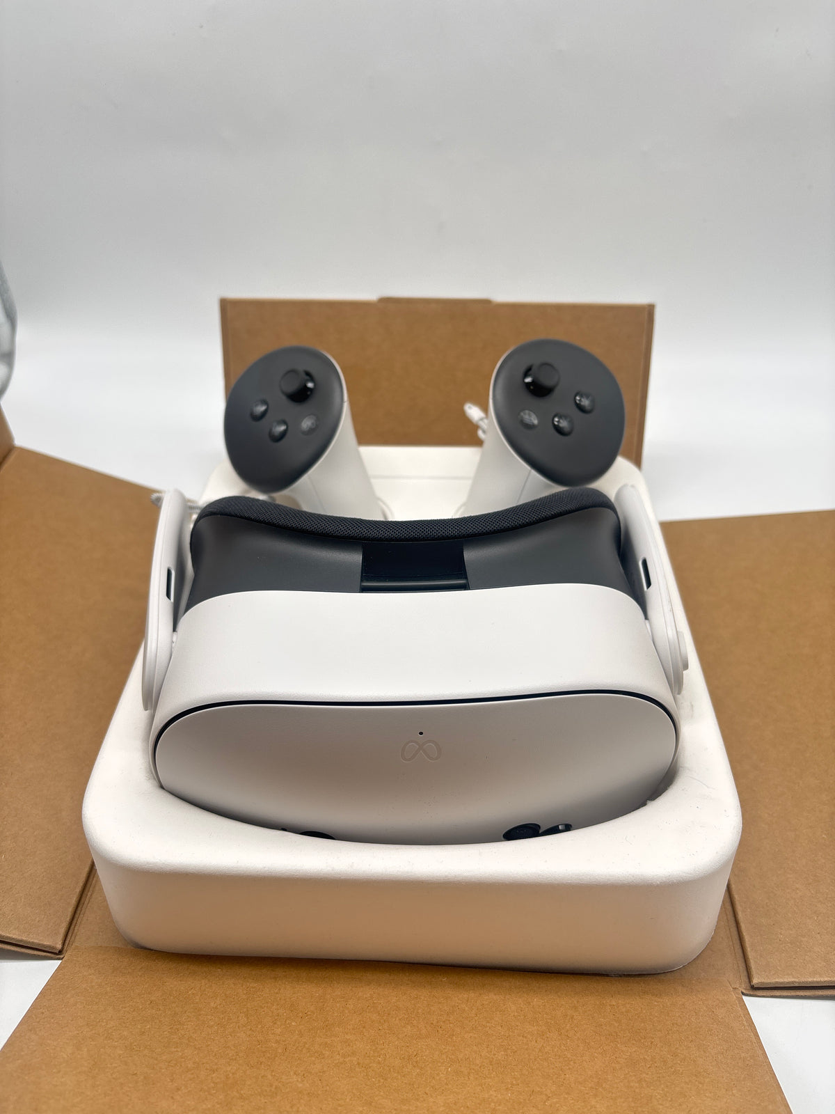 Meta Quest 3S P97 128GB VR Headset with BOBOVR S3 Pro Strap - Used
