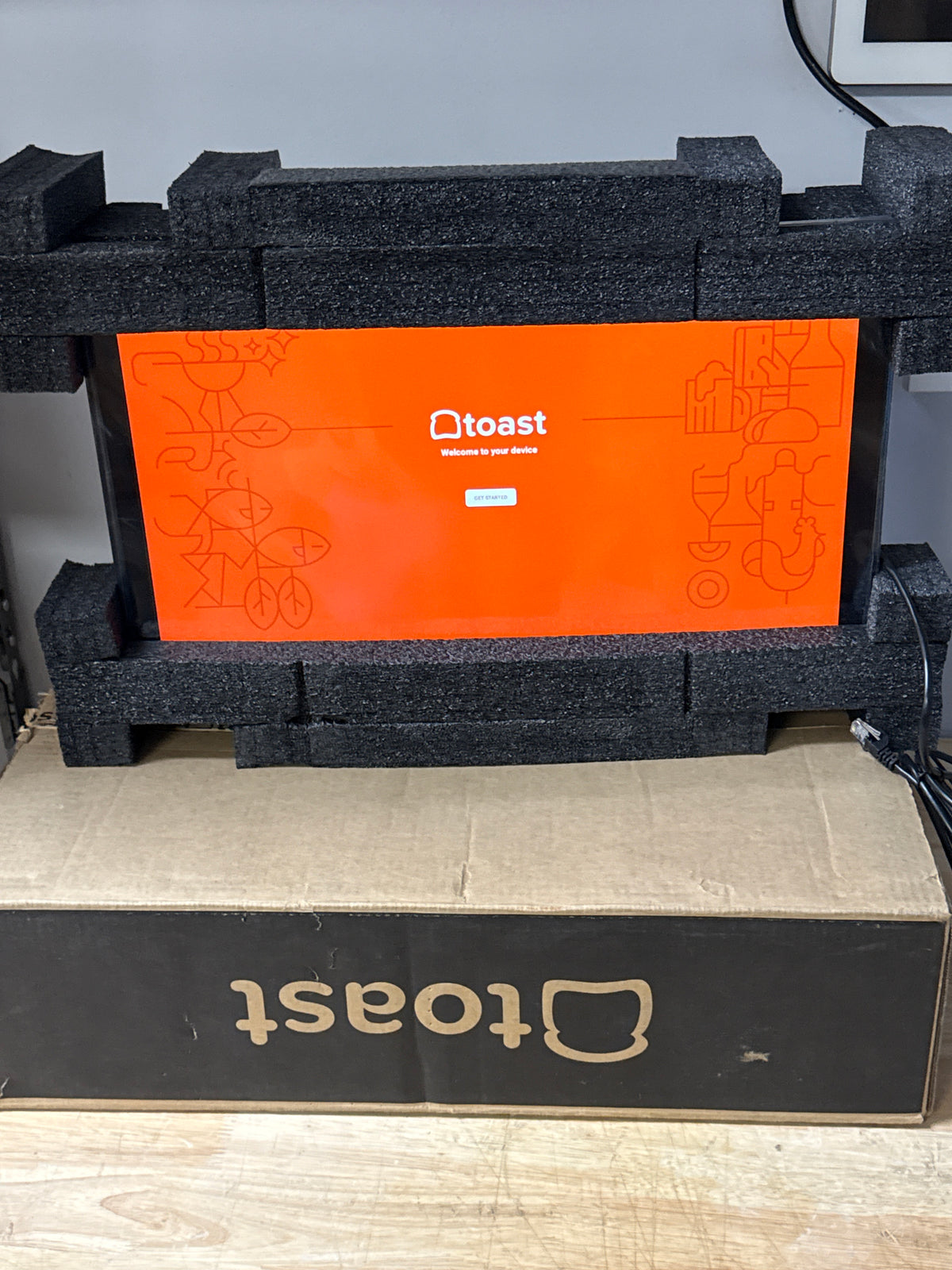 Toast Flex POS ELO V4 22in Touchscreen Terminal with Mounting Stand - Used