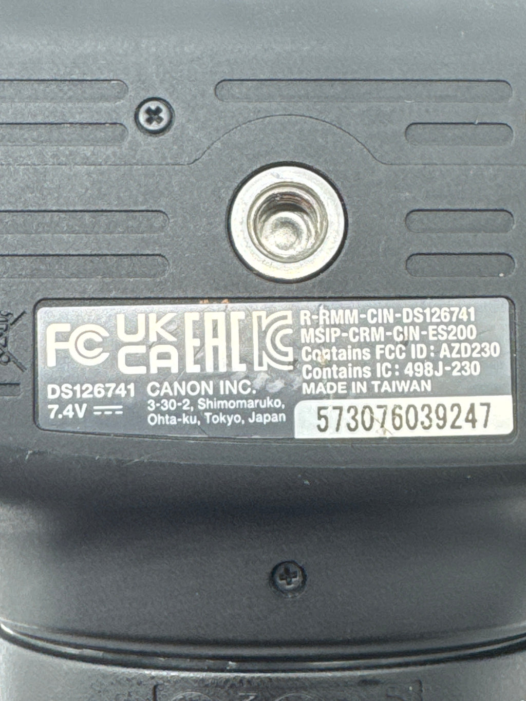 Canon EOS 2000D Digital Camera + 2 batteries + Battery Charger - Used