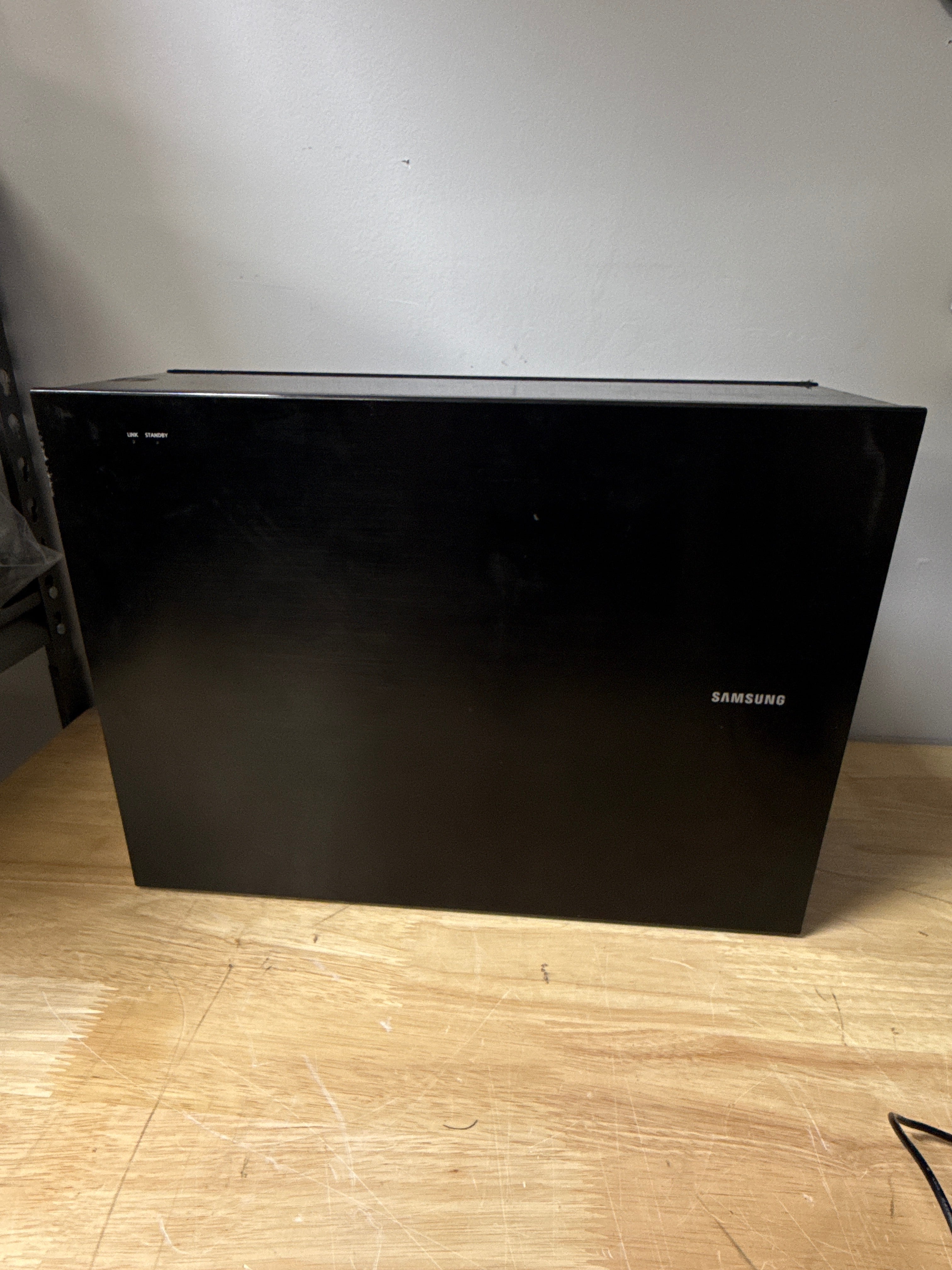 Samsung HW-J4000 / PS-WJ4000 2.1 Channel Soundbar & Wireless Subwoofer