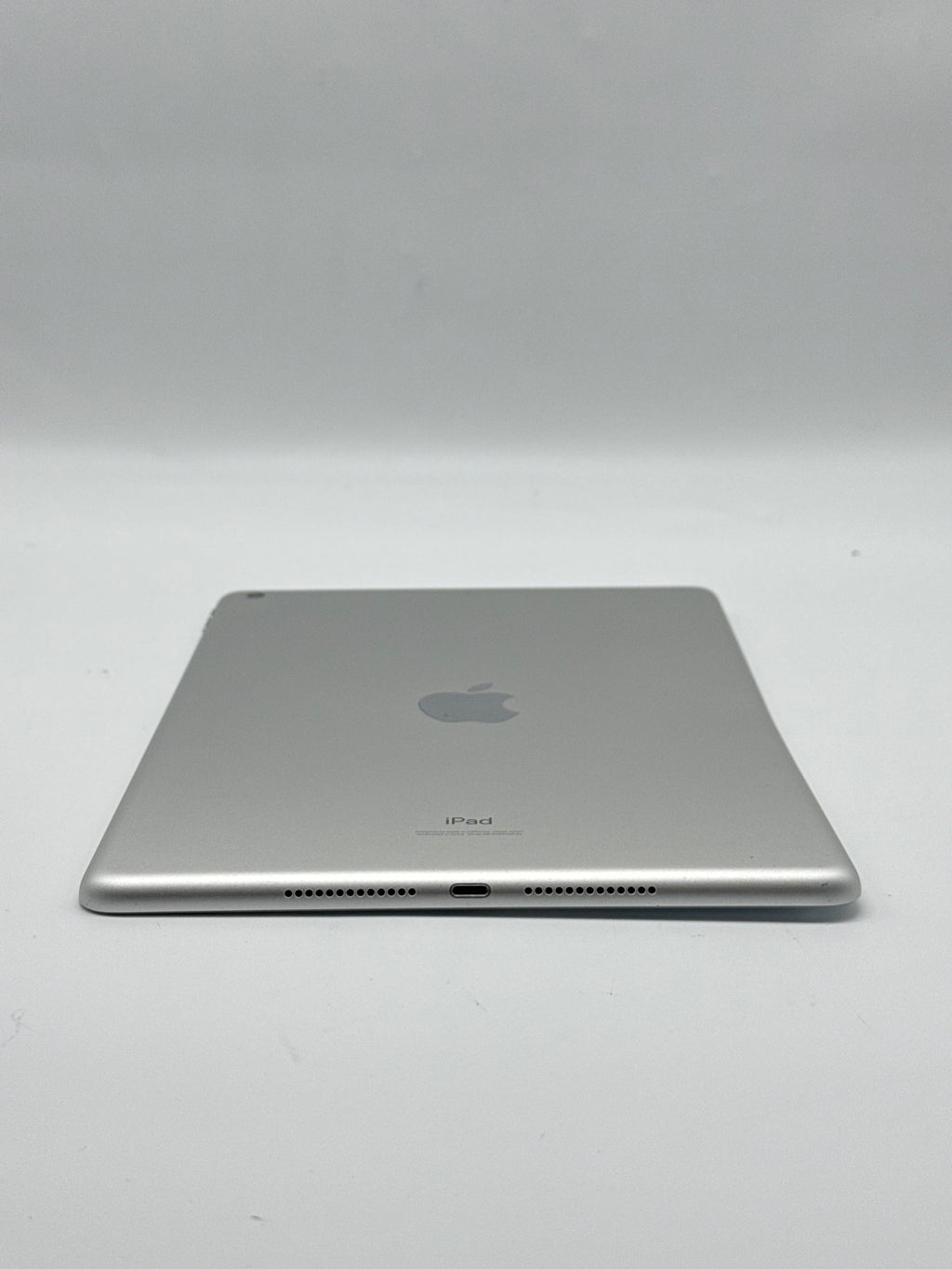 Apple iPad 7th Gen A2197 Wi-Fi 32GB Silver 10.2in - Read