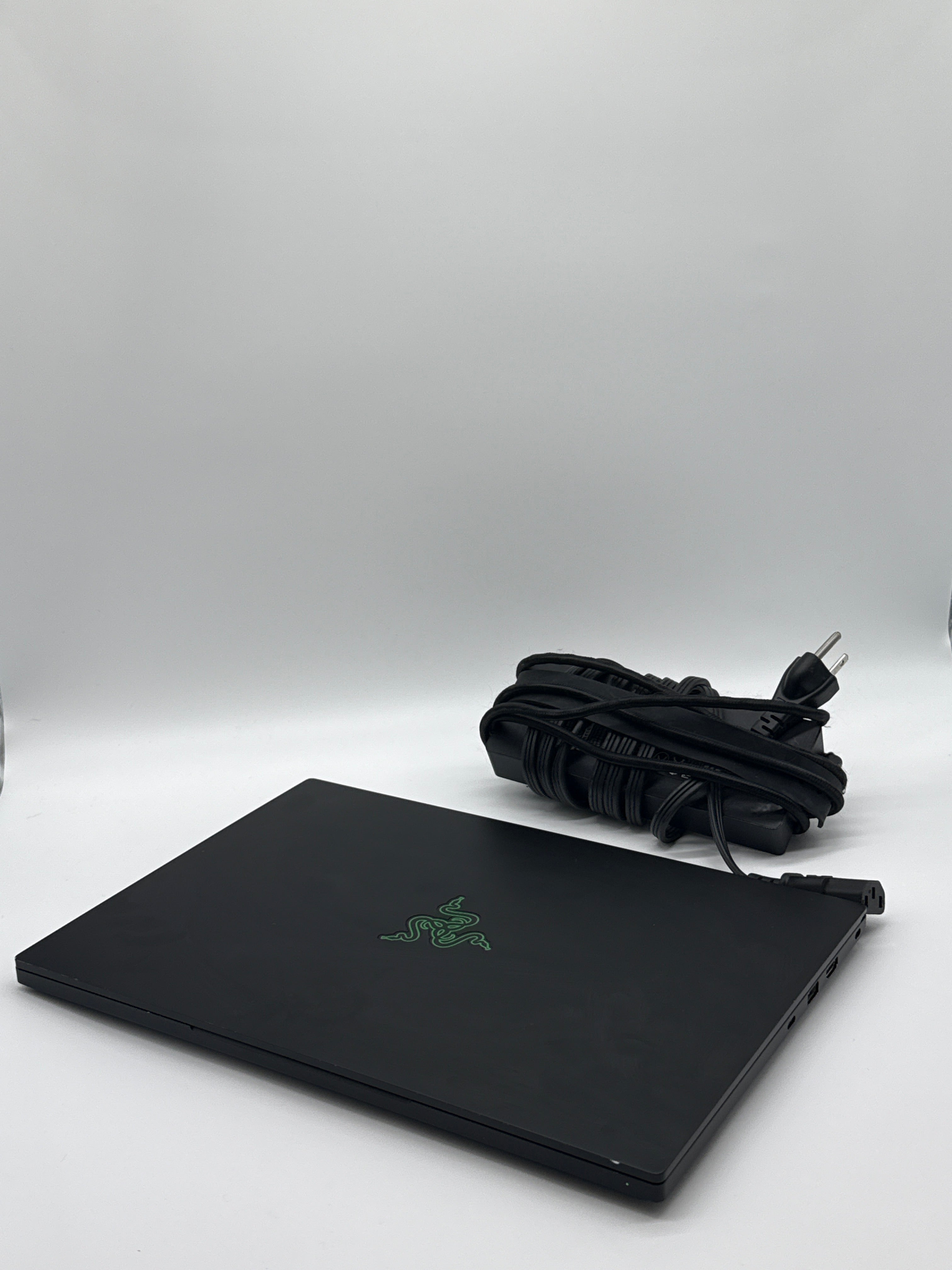 Razer Blade 14 RZ09-0427 Ryzen 9 6900HX 16GB RAM 1TB SSD RTX 3060