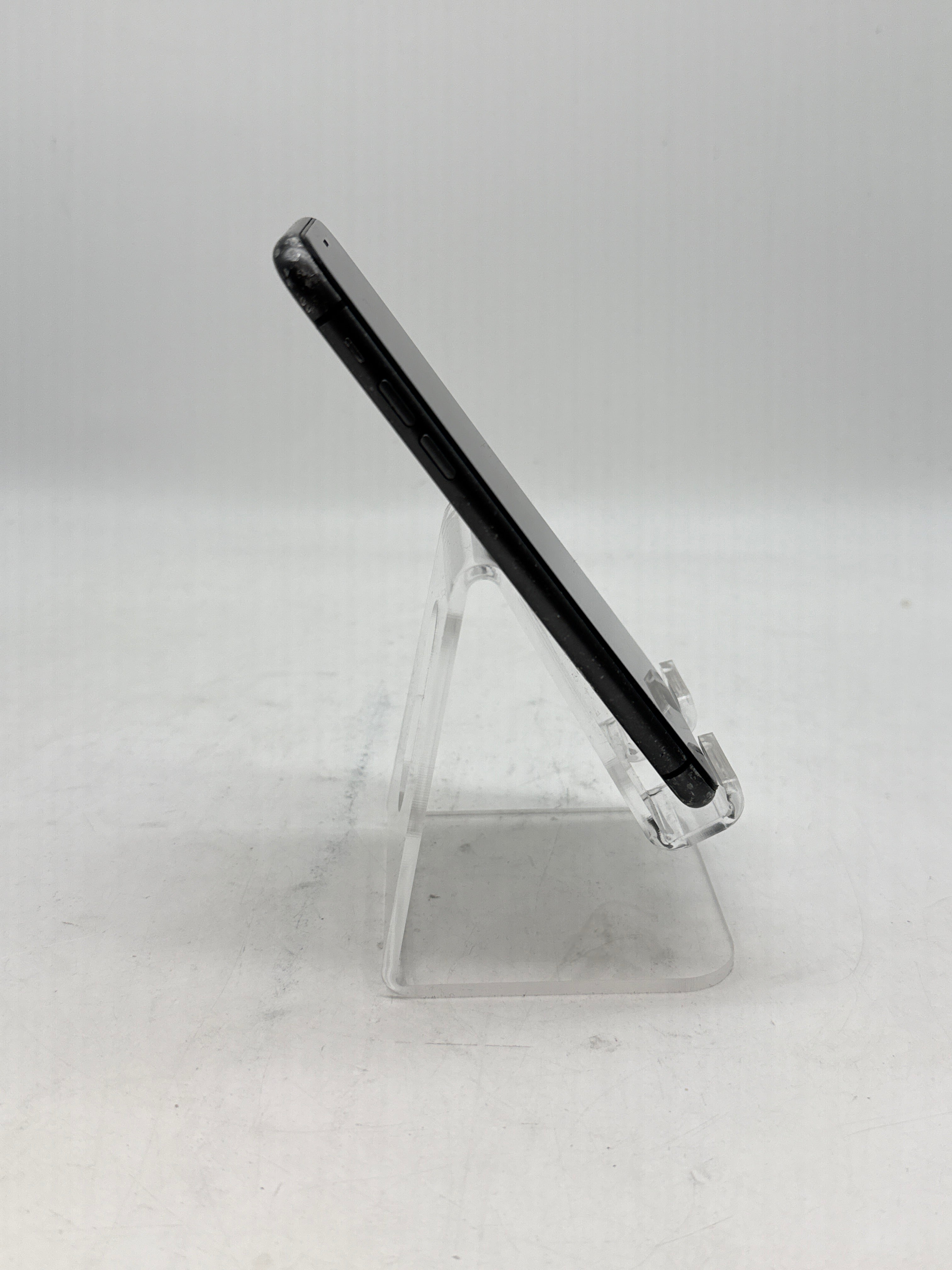 Apple iPhone 11 64GB Factory Unlocked - Cracked Back/Screen Service Battery