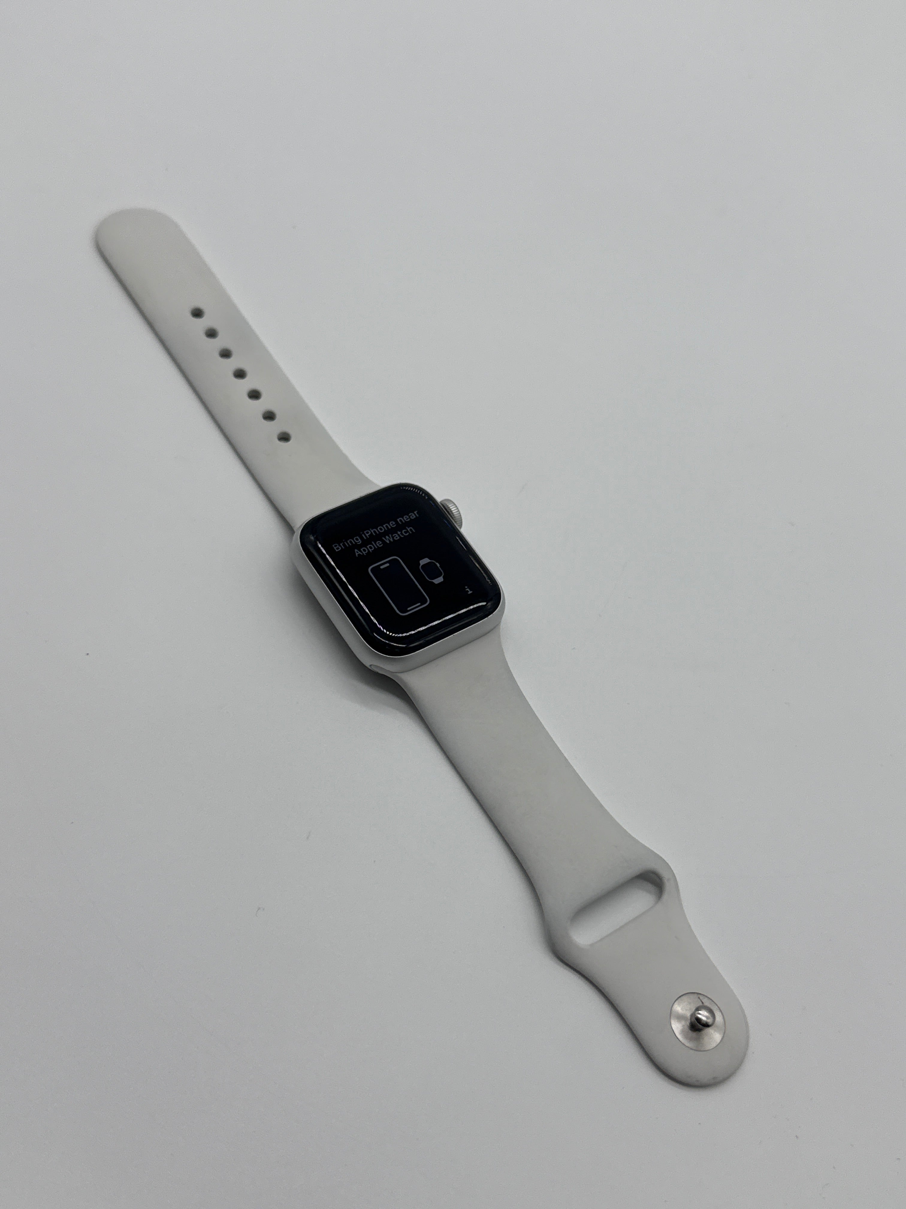 Apple Watch SE 1st Gen 40MM GPS Silver A2351 with White Sport Band