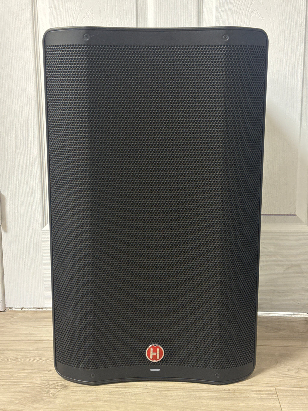 Harbinger VARI  V2315 Powered 2-Way Loudspeaker - Broken stand/foot