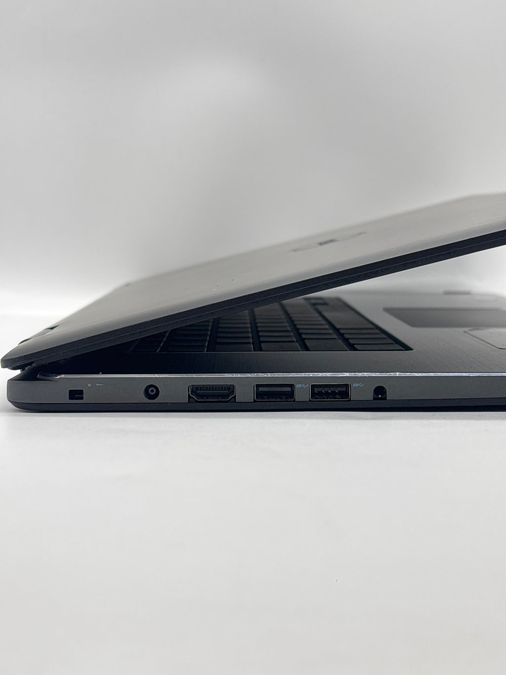 Dell Inspiron 15-7568 i3-6100U 4GB RAM 500GB HDD - For Parts (No Battery)
