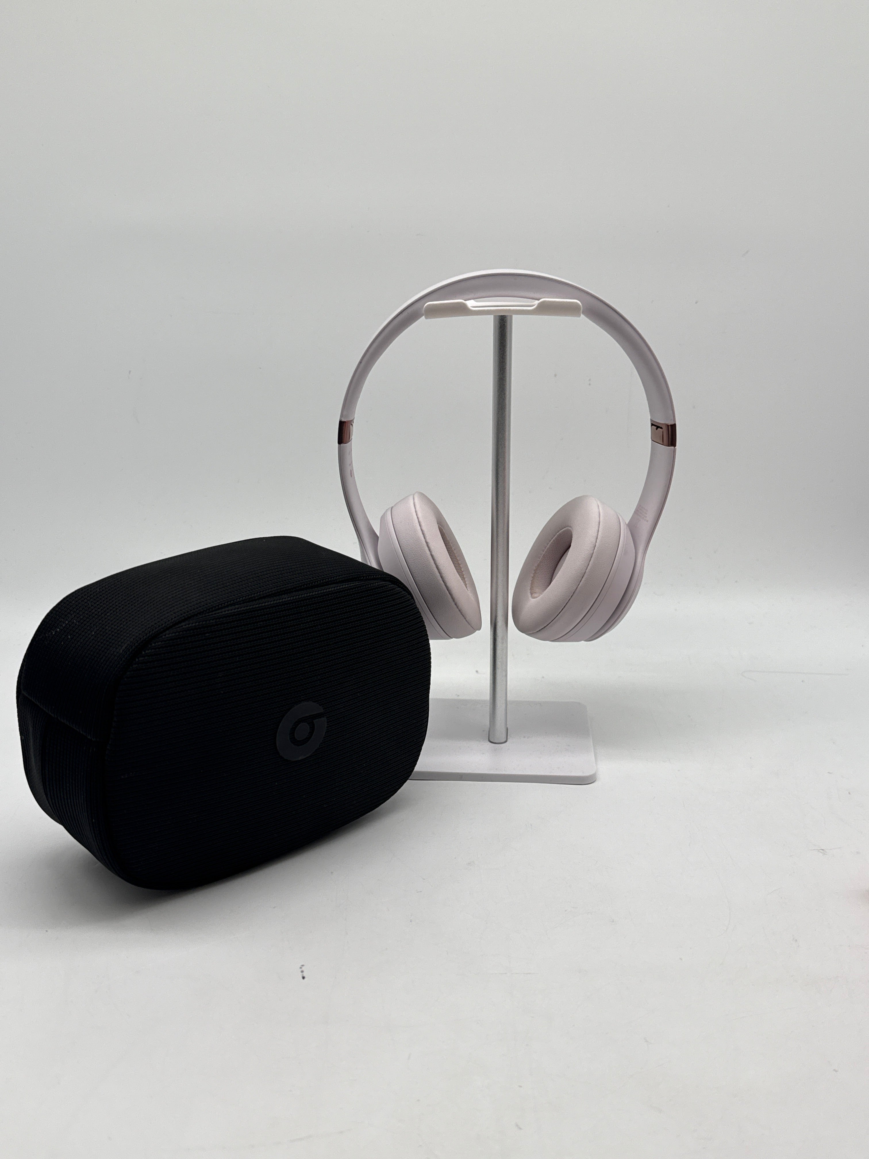 Beats Solo 4 Bluetooth Wireless On-Ear Headphones Pink - Used