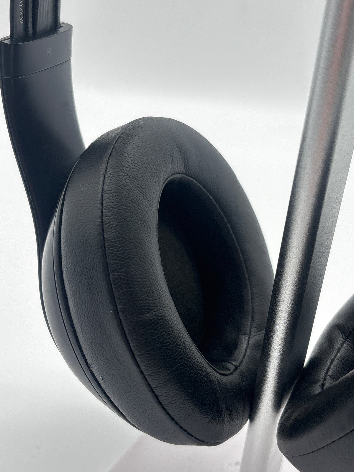 Beats Studio3 Wireless Noise Cancelling Over-Ear Headphones Black A1914 - Used