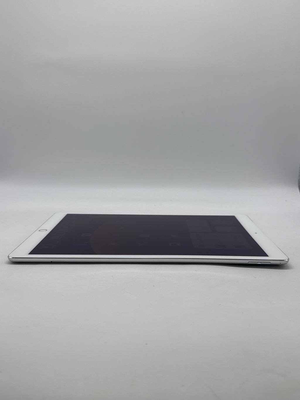 Apple iPad Pro 12.9" 1st Gen A9X 4GB RAM 128GB Wi-Fi Cellular Unlocked - Used