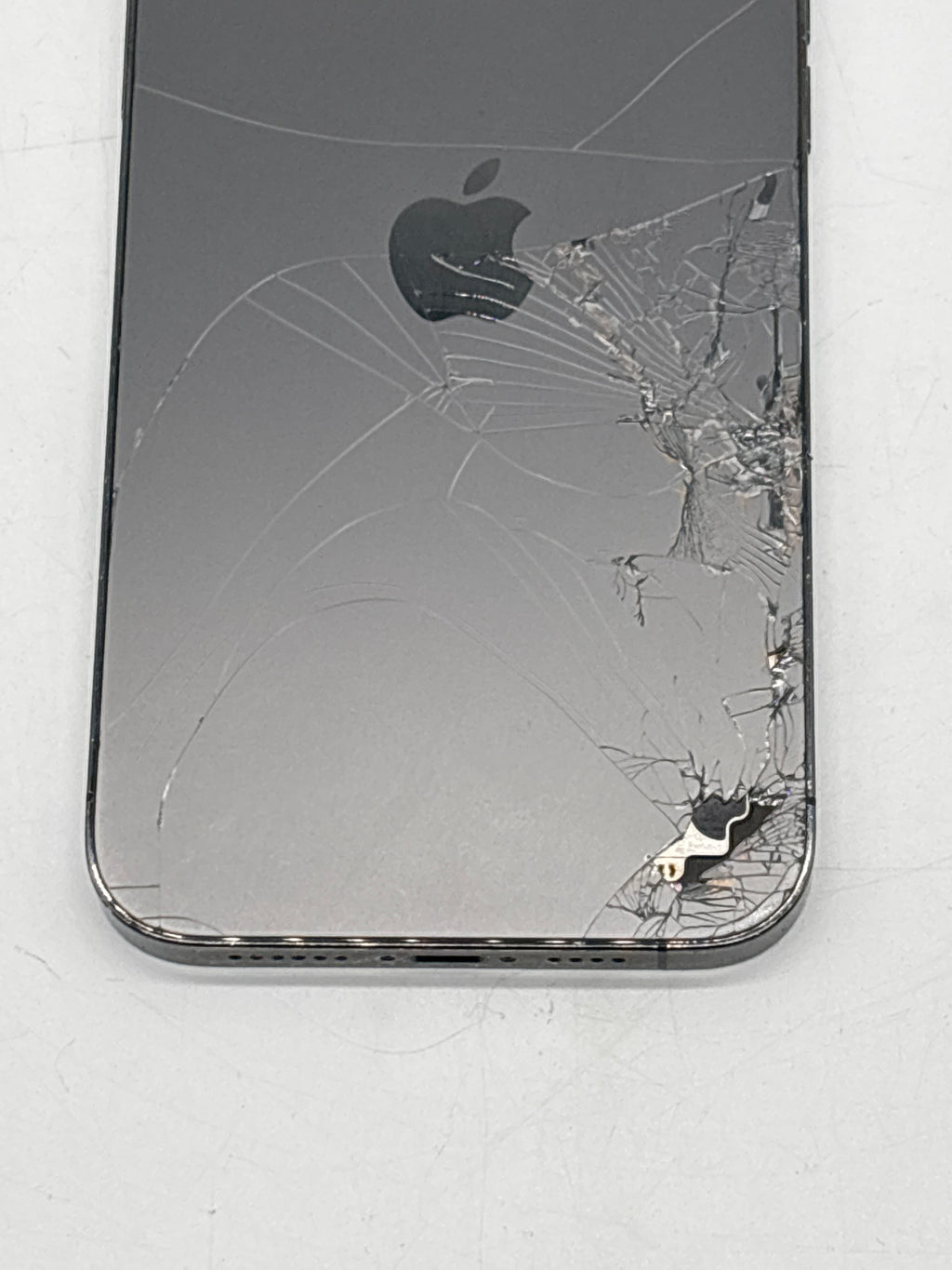 Apple iPhone 13 Pro Max 256 GB Black Unlocked - For Parts (100% Battery)