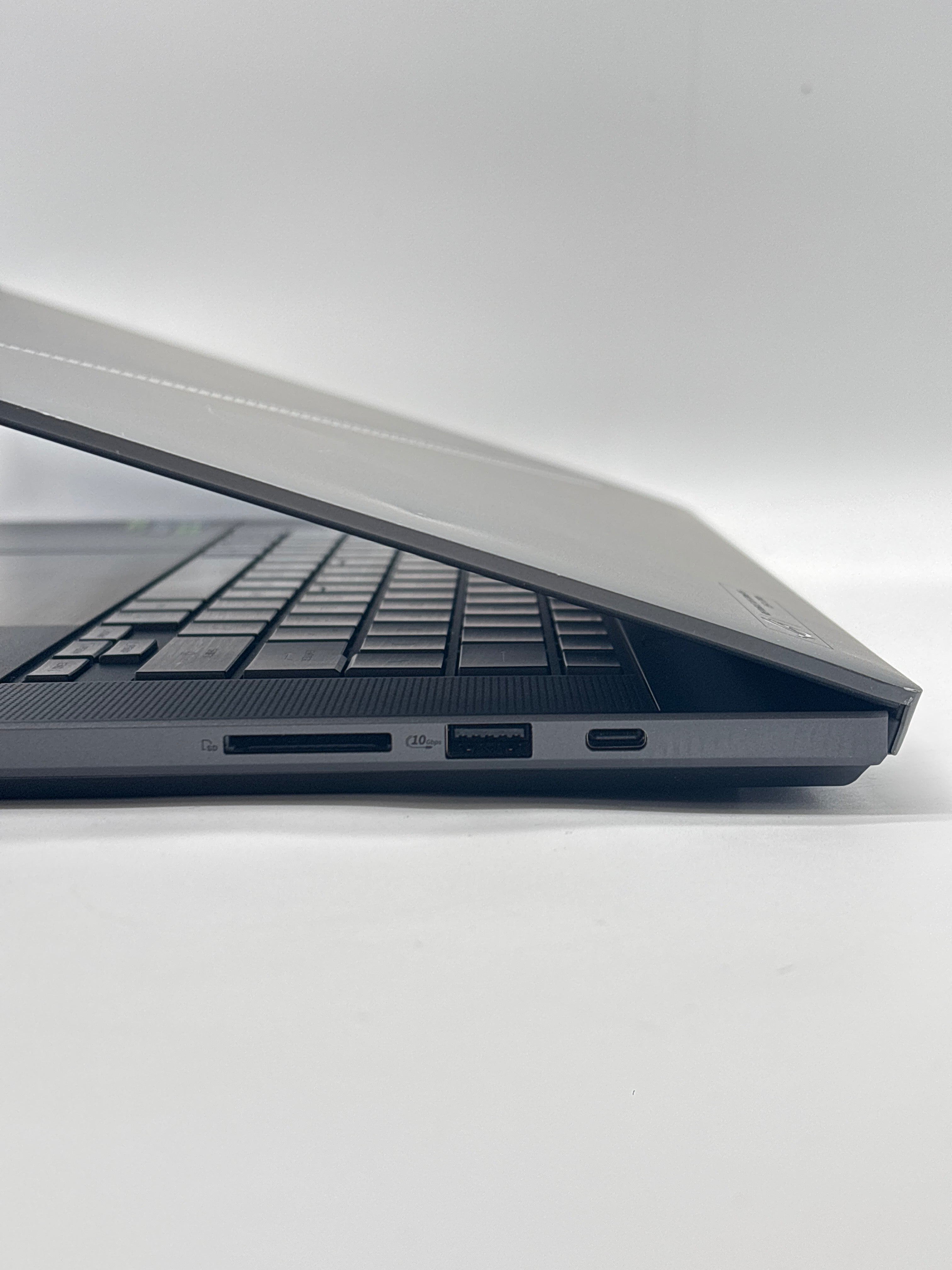 ASUS ROG Zephyrus G16 Ultra 9 285H 32GB RAM 2TB SSD RTX 5080