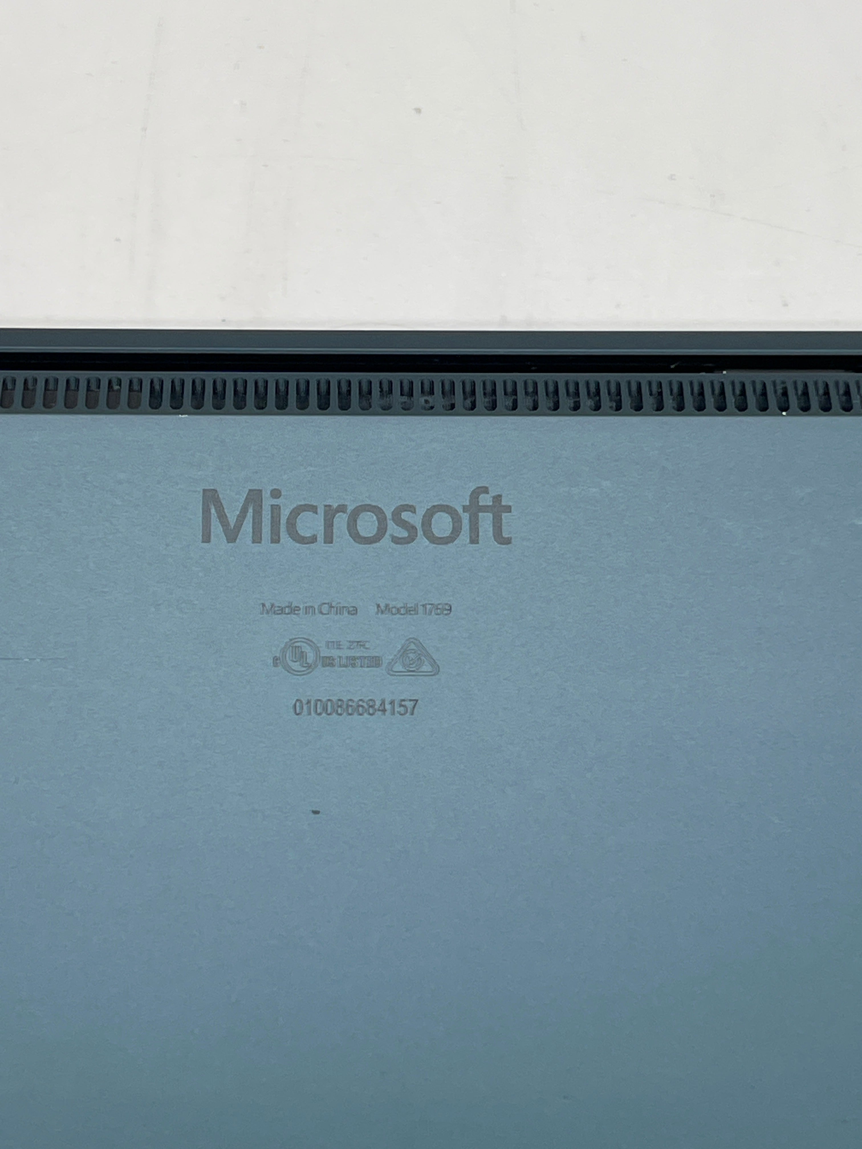 Microsoft Surface Laptop 2 i5-8250U 8GB RAM 256GB - For Parts (Trackpad Issue)