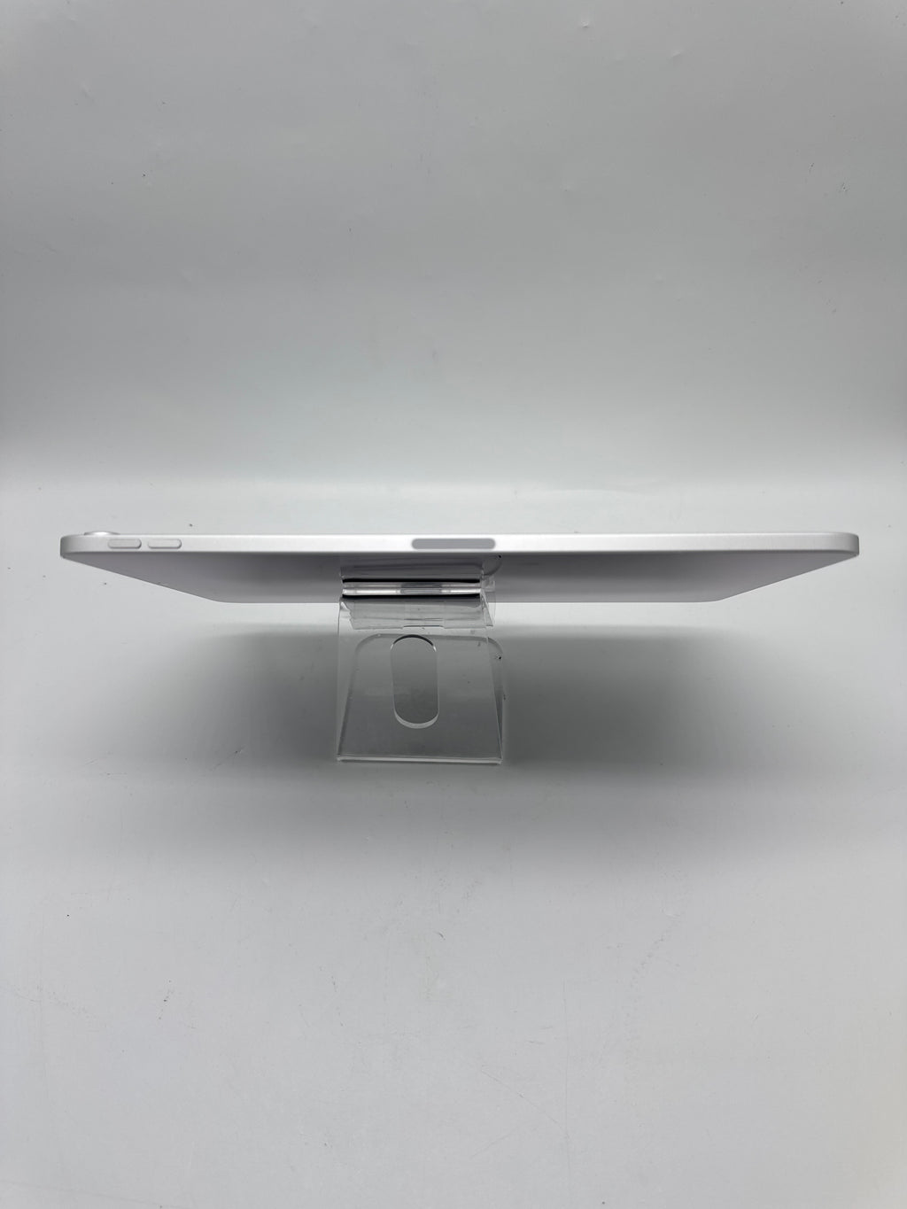 Apple iPad Pro 11in 1st Gen 64GB Wi-Fi Silver Bad Charging Port Read