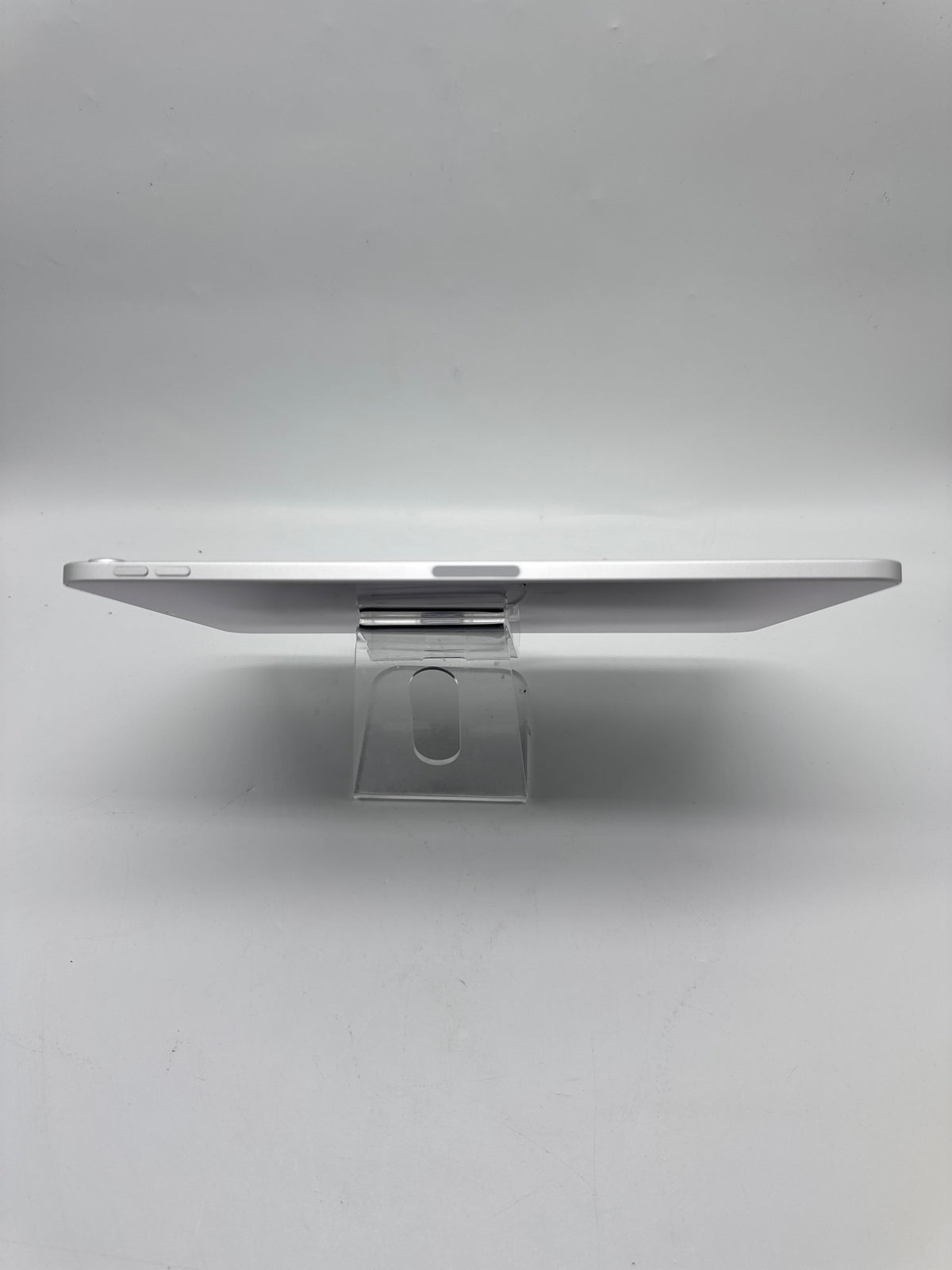 Apple iPad Pro 11in 1st Gen 64GB Wi-Fi Silver Bad Charging Port Read