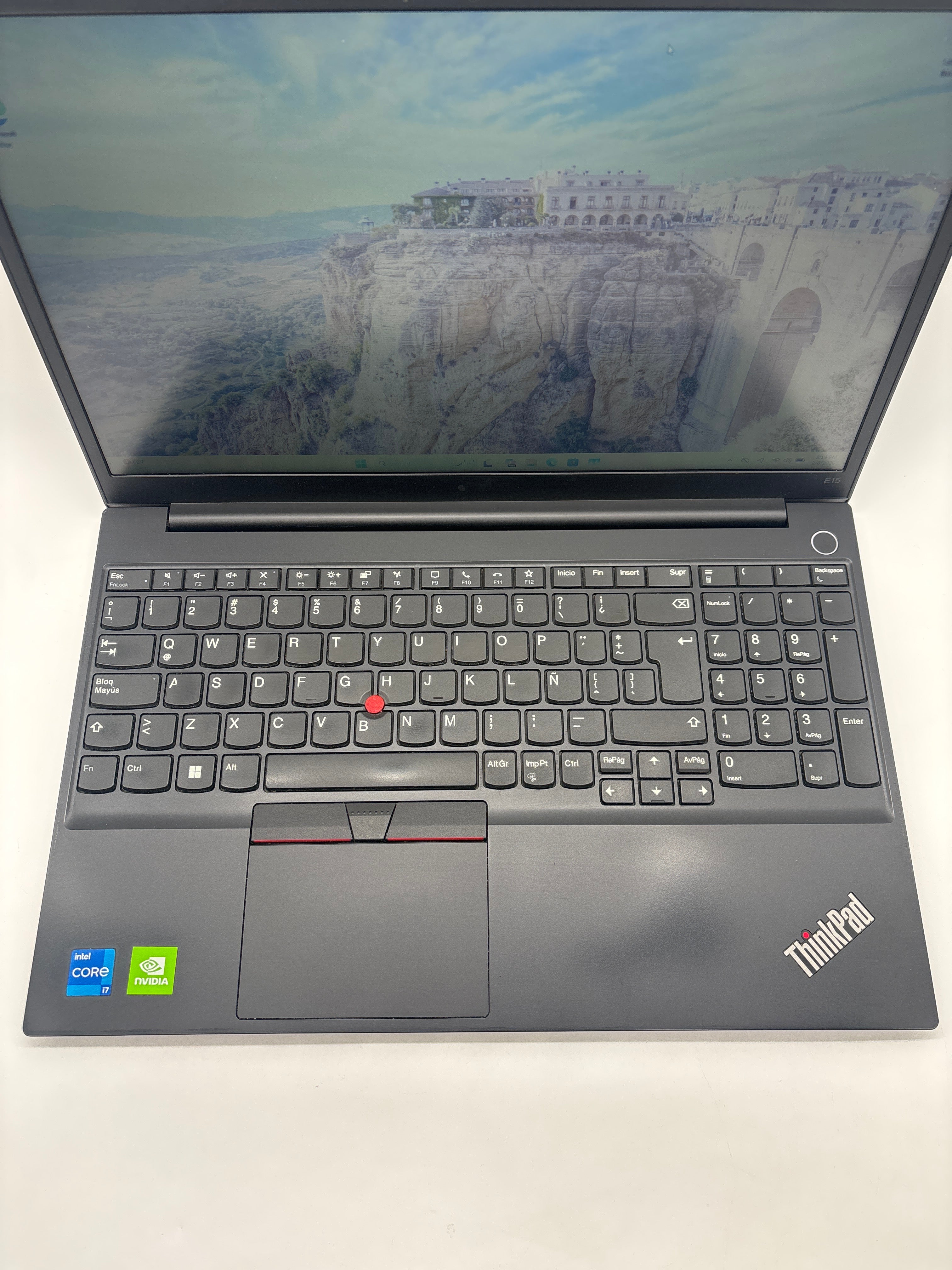 Lenovo Thinkpad E15 Gen 2 i7-1165G7 16GB RAM 512GB SSD - Spanish Layout