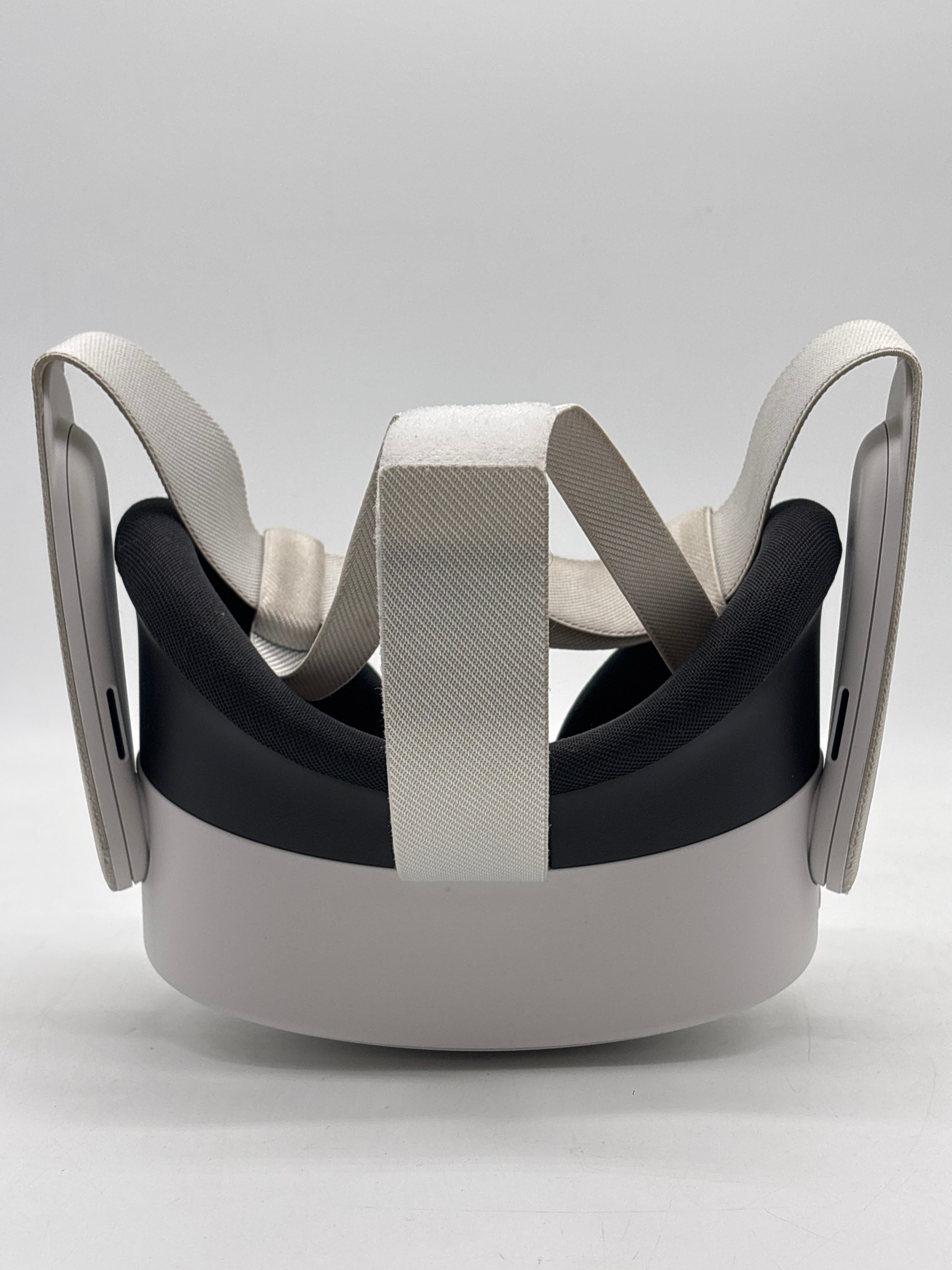 Meta Quest 3S 128GB Standalone All-in-One VR Headset P97 - Used with Box