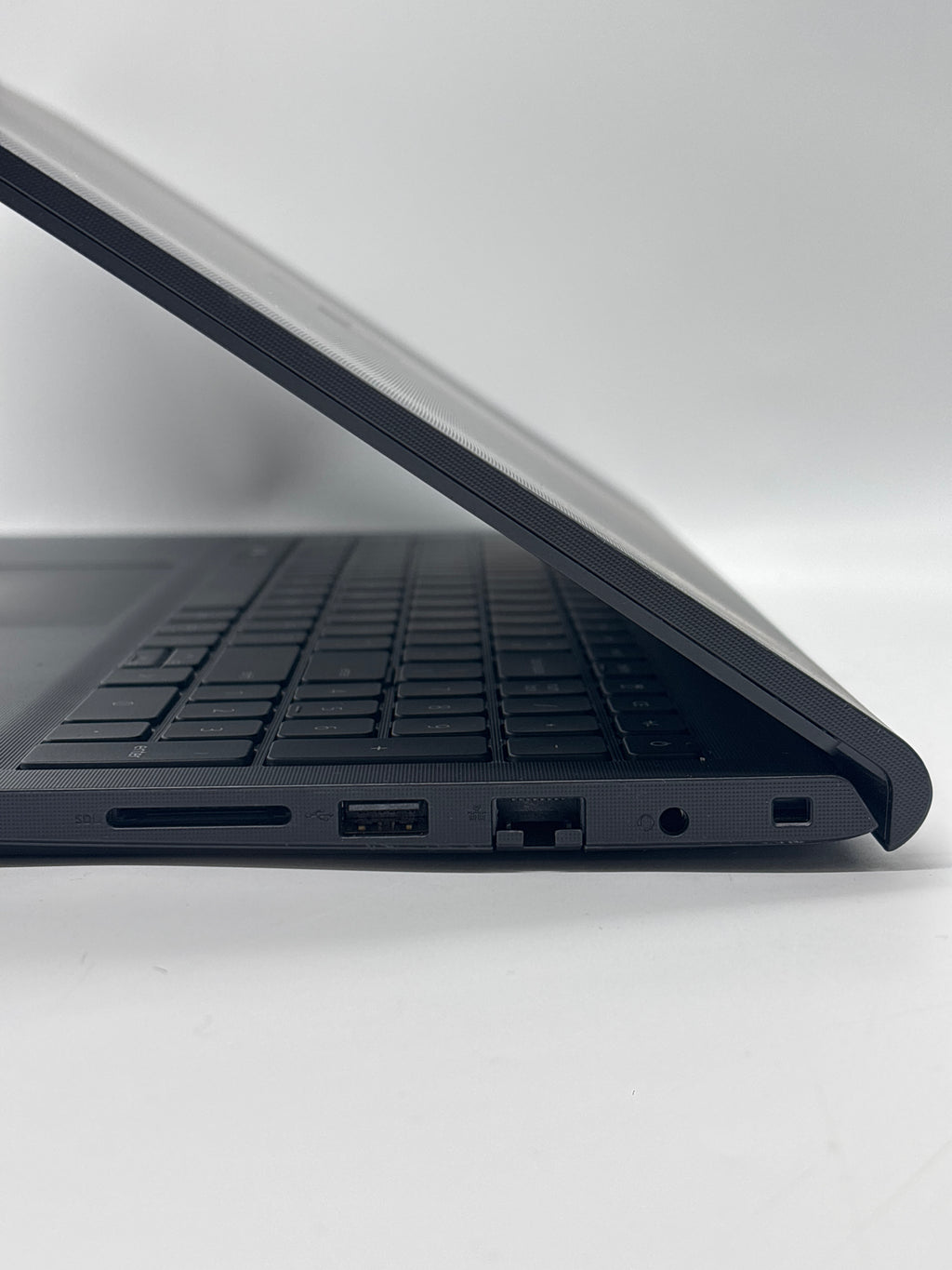 Dell Vostro 3520 i7-1255U 16GB RAM 512GB SSD - For Parts (Bad Battery)