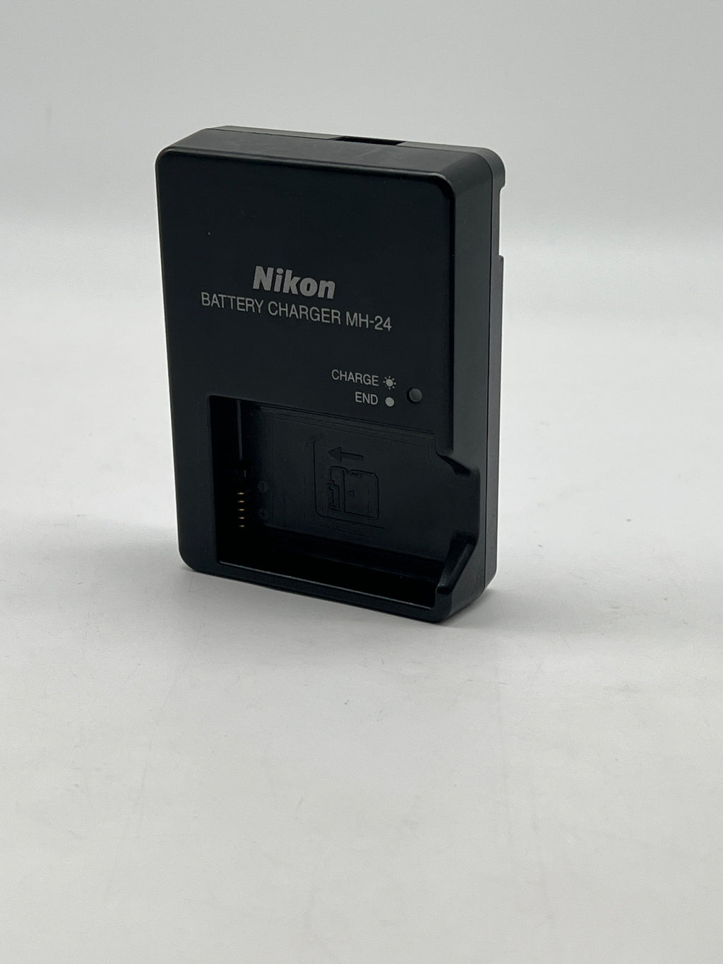 Nikon D5600 Digital SLR Camera Black 24.2 MP With Lens - Used