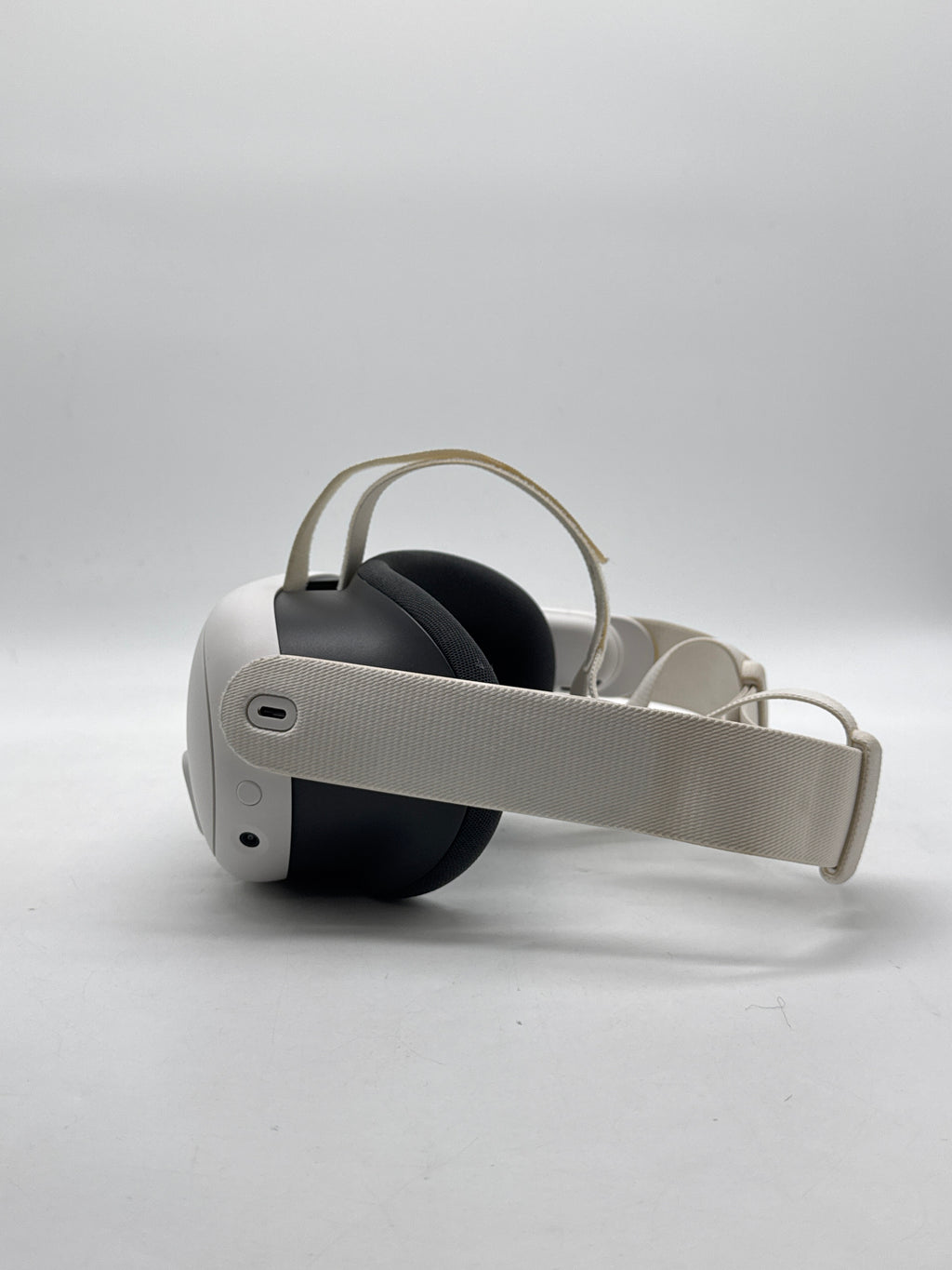 Meta Quest 3 512GB Standalone VR Headset White w/ Touch Plus Controllers