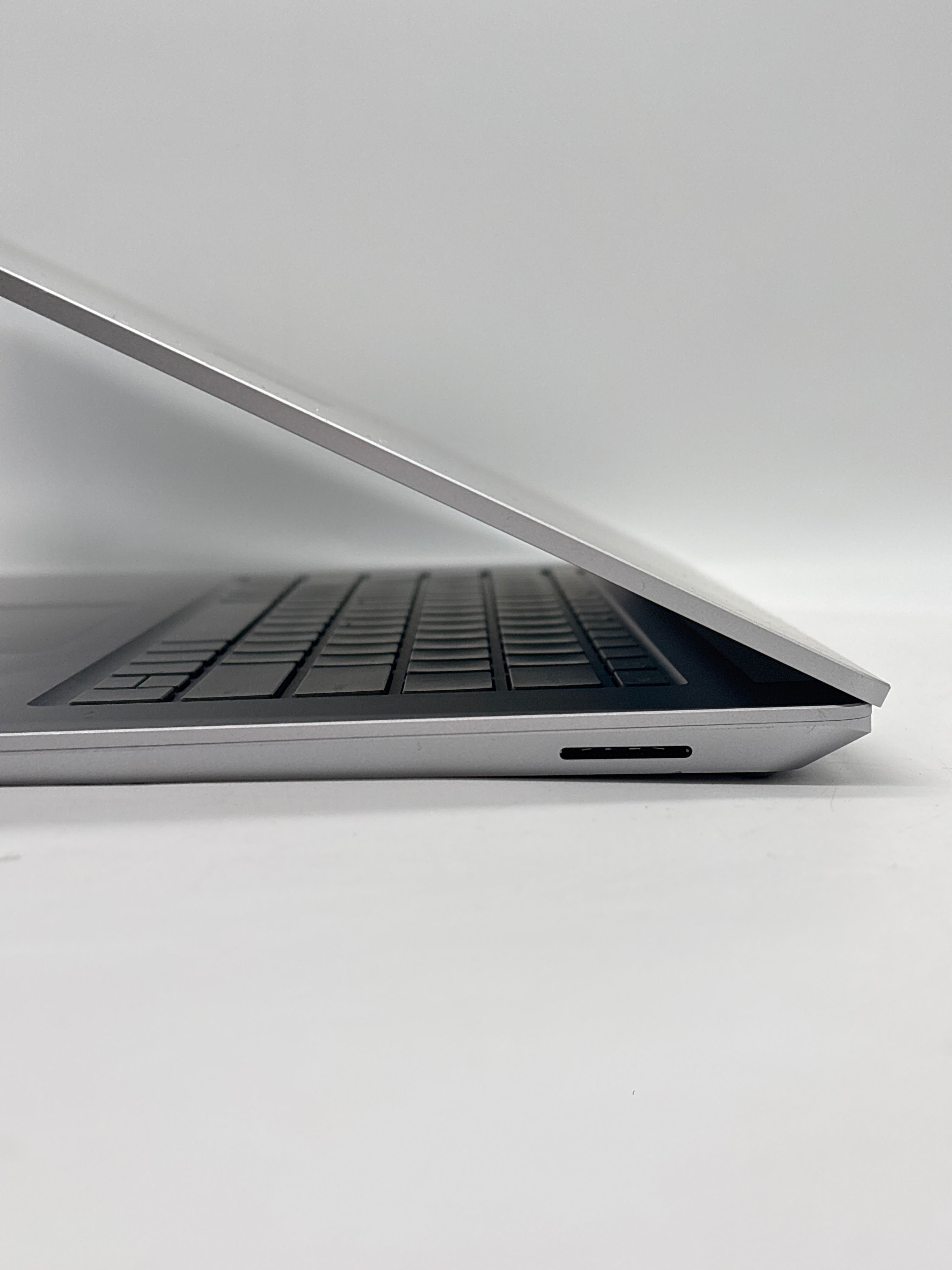 Microsoft Surface Laptop 4 i7-1185G7 8GB RAM 512GB SSD