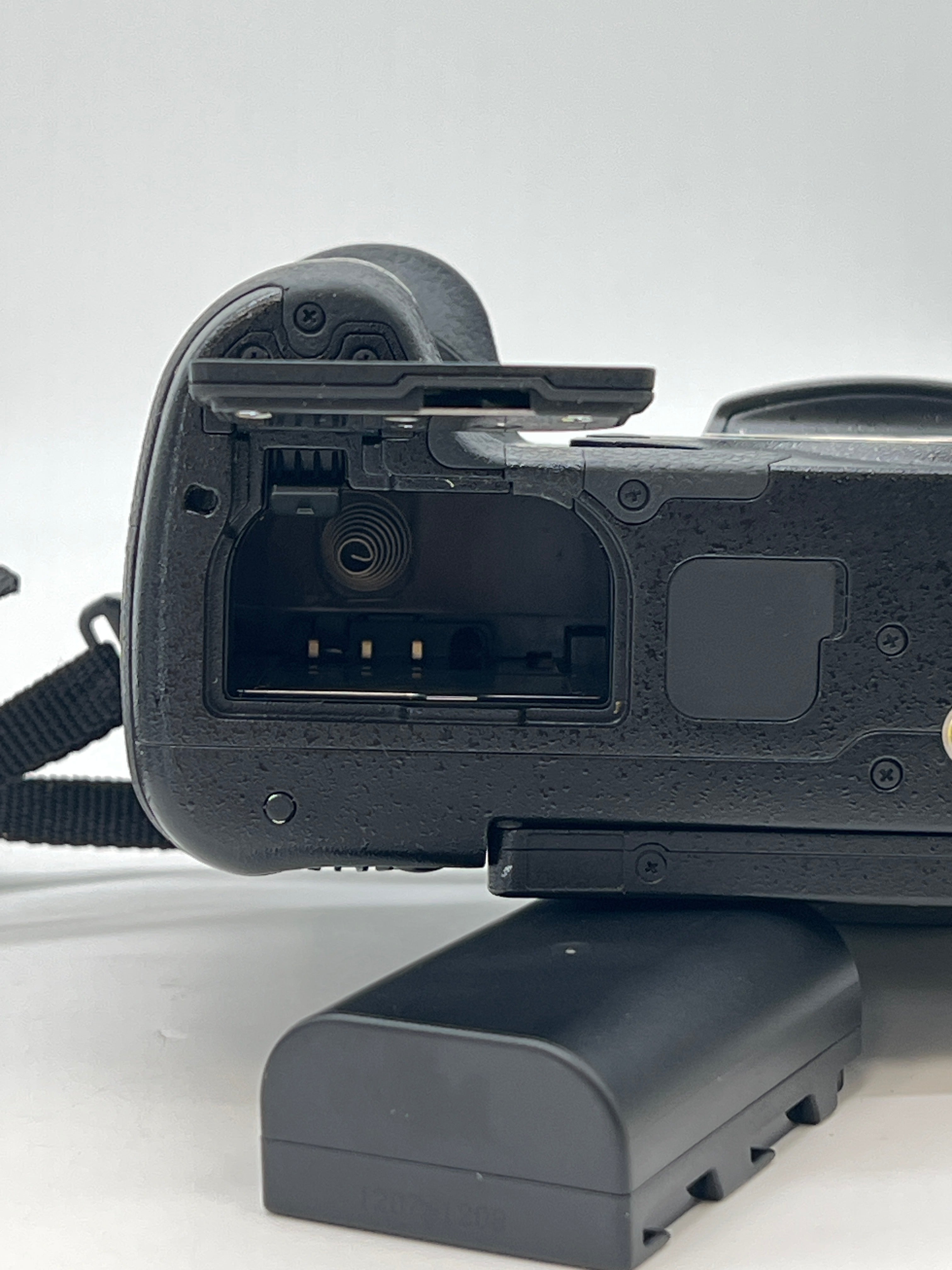 Panasonic LUMIX DC-GH5 20.3MP Micro 4/3 Mount Mirrorless Camera Body Only