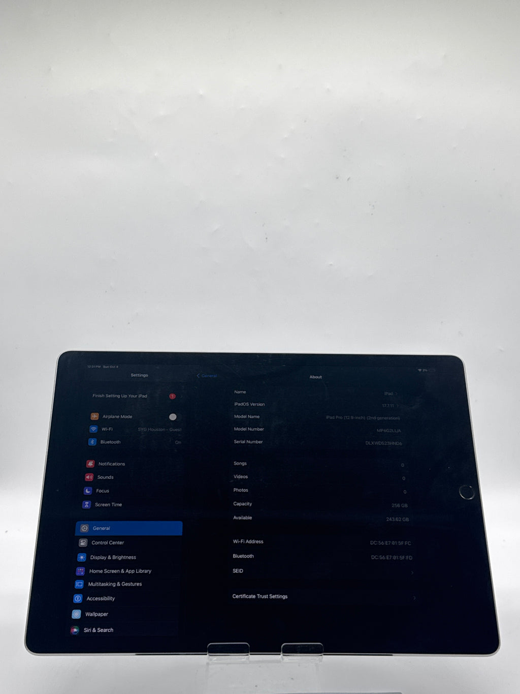 Apple iPad Pro 12.9in 2nd Gen A1670 Wi-Fi 256GB Space Gray A10X - Used