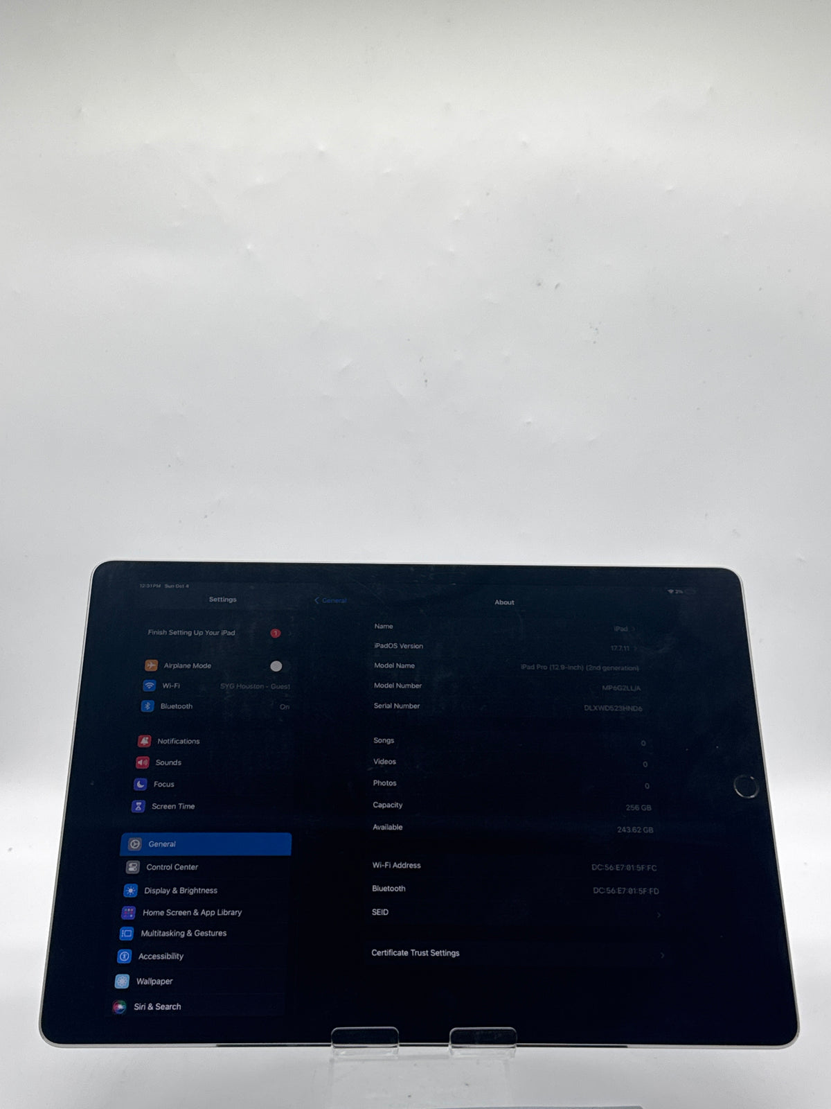 Apple iPad Pro 12.9in 2nd Gen A1670 Wi-Fi 256GB Space Gray A10X - Used