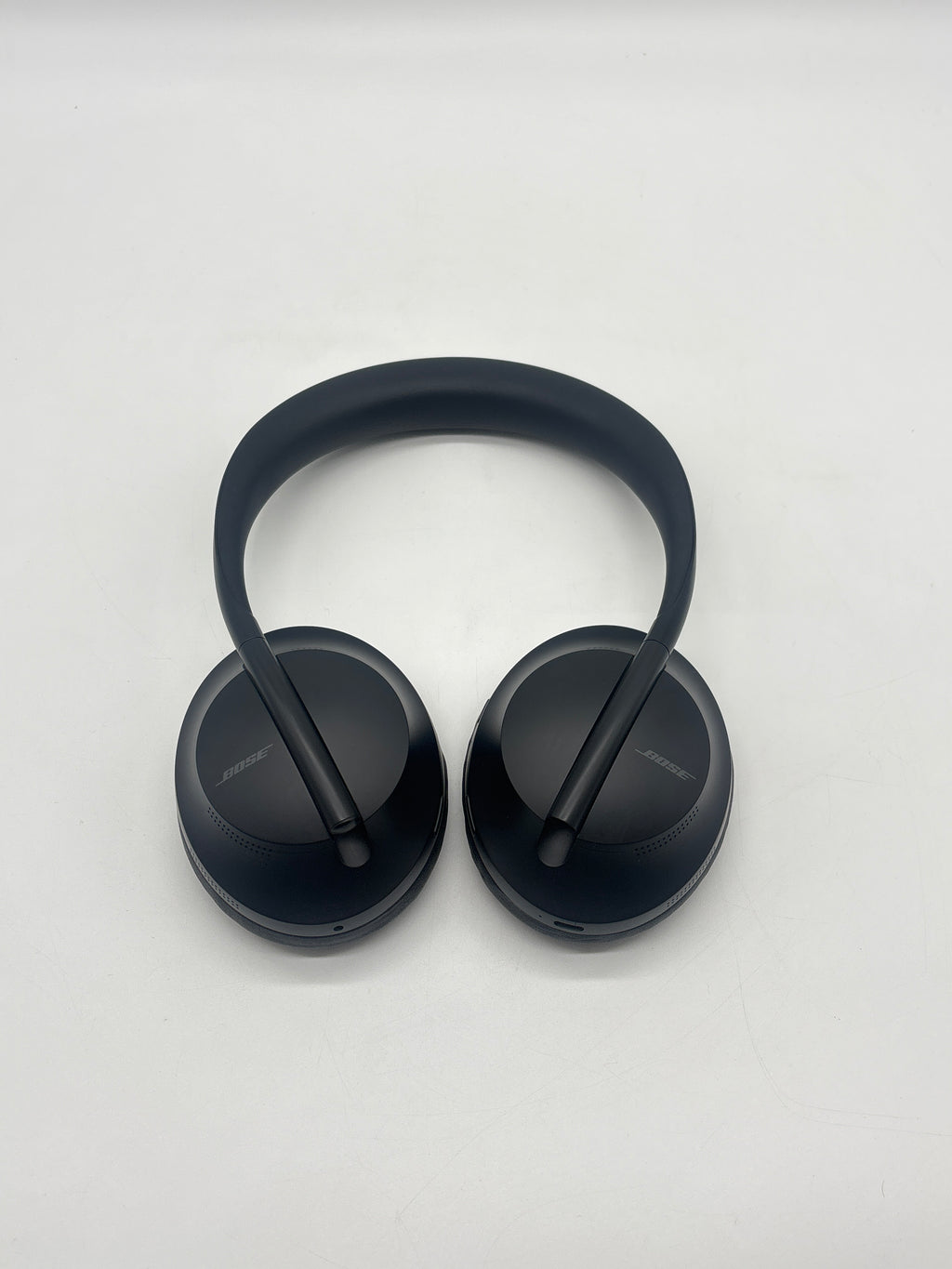 Bose Noise Cancelling Headphones 700 –  Black Used