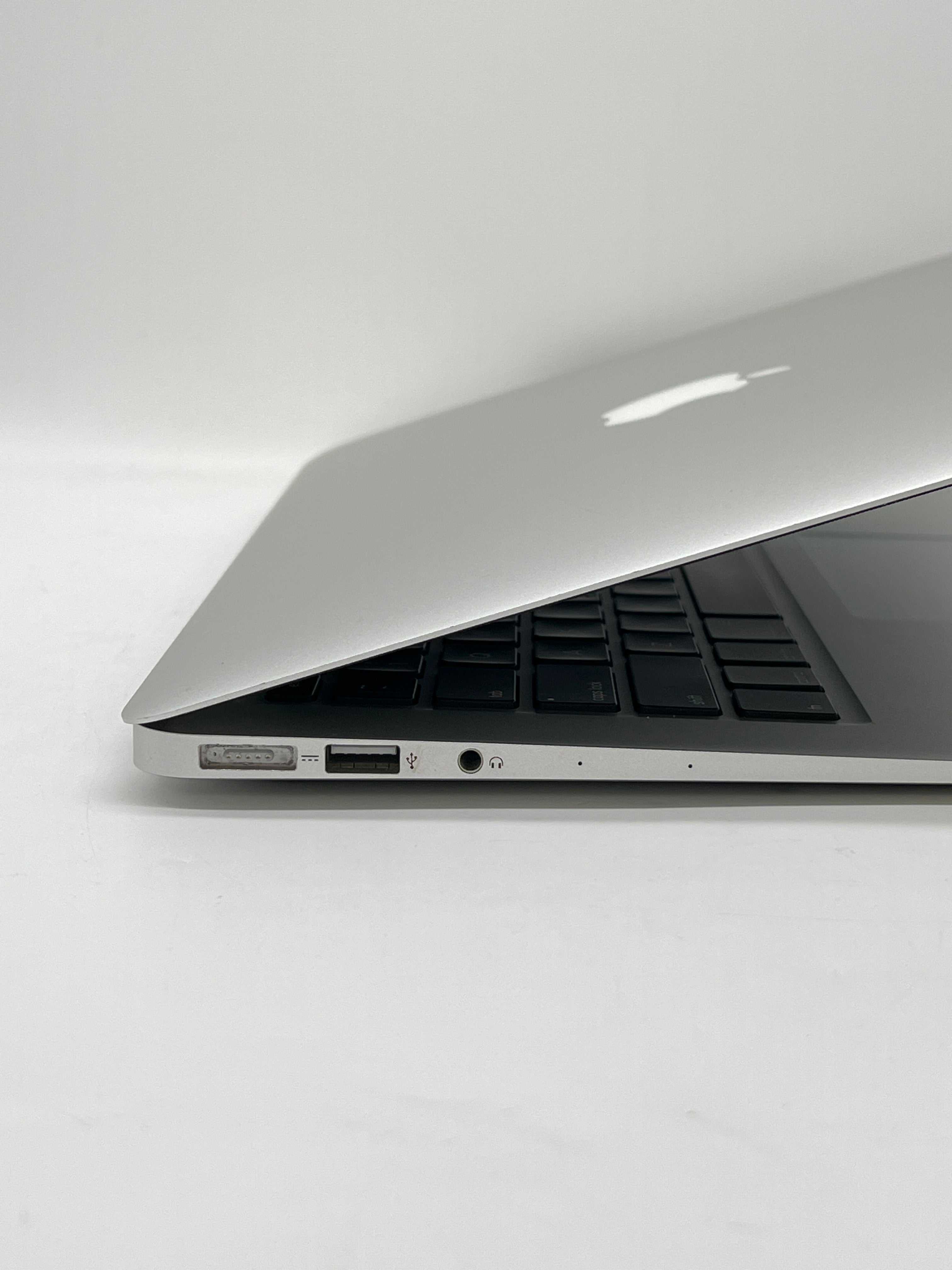 Apple MacBook Air 13" A1466 2017 Intel Core i5 8GB RAM 128GB SSD - For Parts
