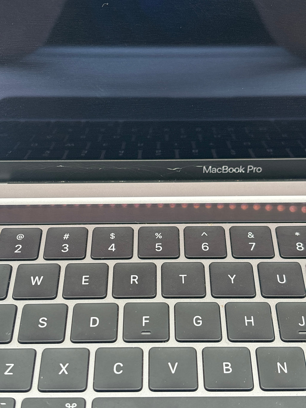 Apple MacBook Pro 13" A2289 2020 Intel Core i5 8GB RAM 256GB SSD Space Gray - Cracked Frame