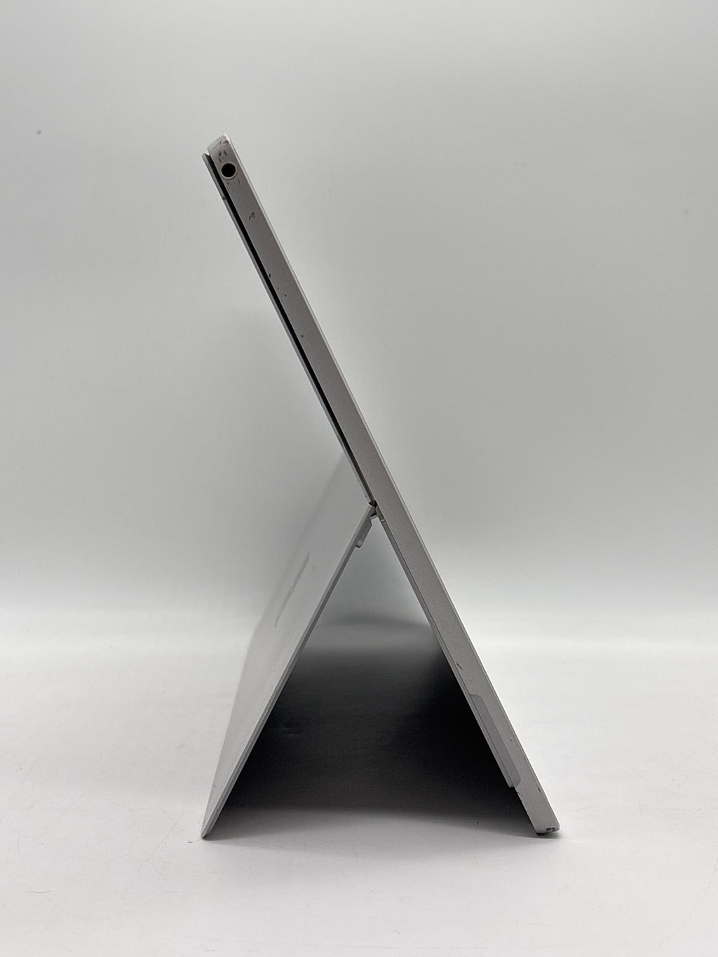 Microsoft Surface Pro 6 i5-8250U 8GB RAM 128GB SSD - For Parts (Cracked Screen)