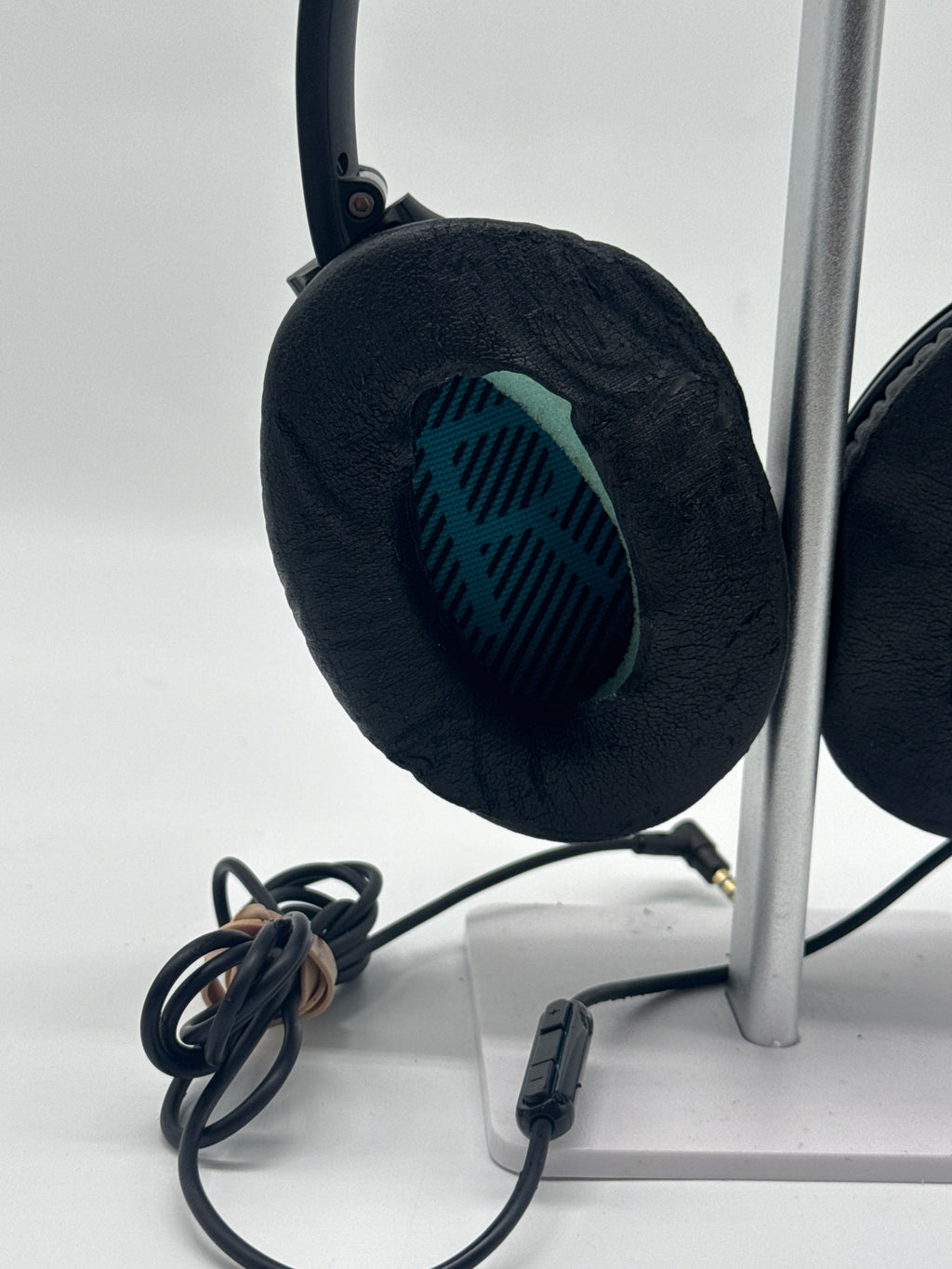 Bose QuietComfort 25 Wired Active Noise Cancelling Headphones - Used